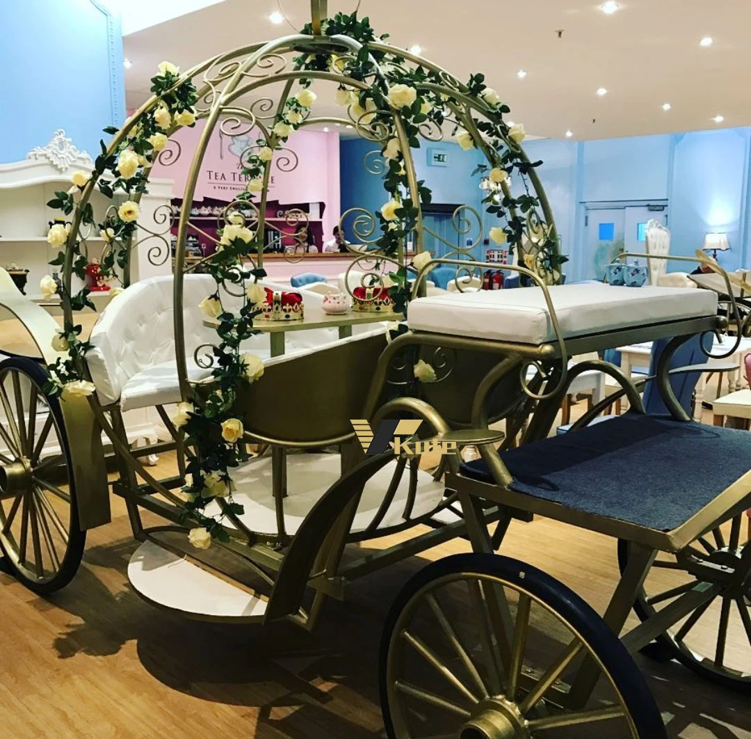 Imperial bronze Cinderella carriage for hotel  light and four-wheeled pumpkin carriage with crown