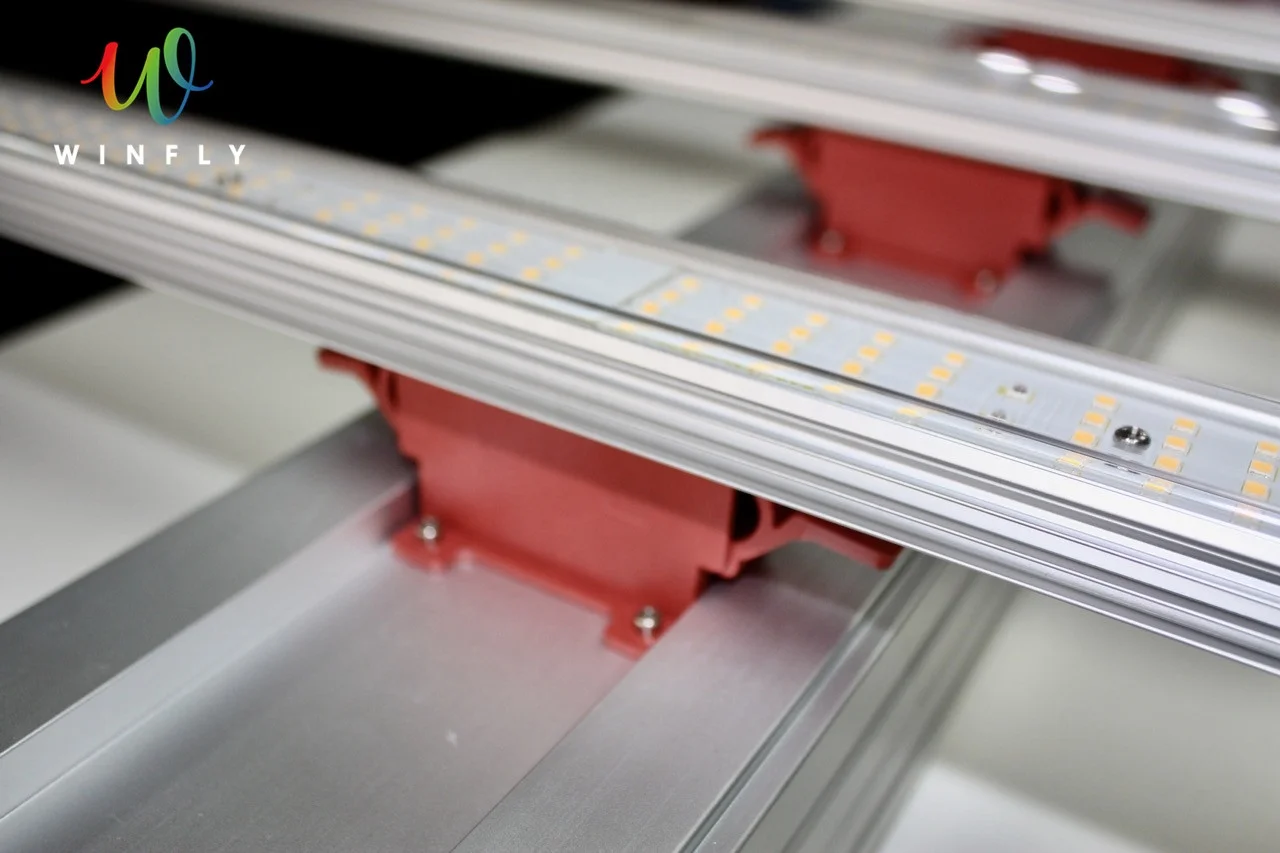 
Fast Installation 2021 Best LED Grow Light 600W Full Spectrum Canada Stock Fast Delivery More Harvests 