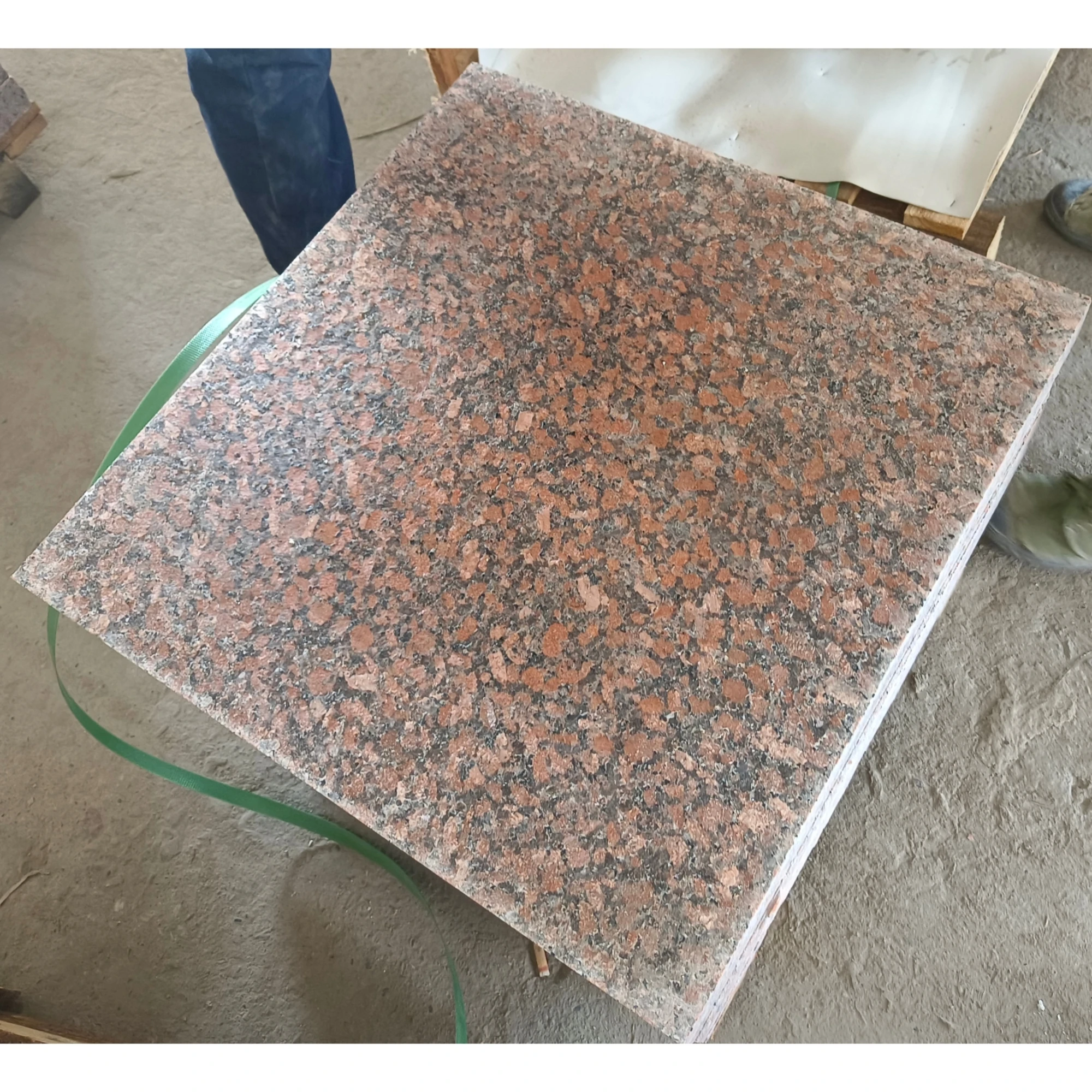 Wholesale G562 Maple Red Granite Tiles