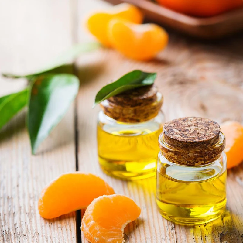 100% Organic Plant Natural Organic Tangerine Essential Oil Used as Antiseptic and Skin Hair Care Massage