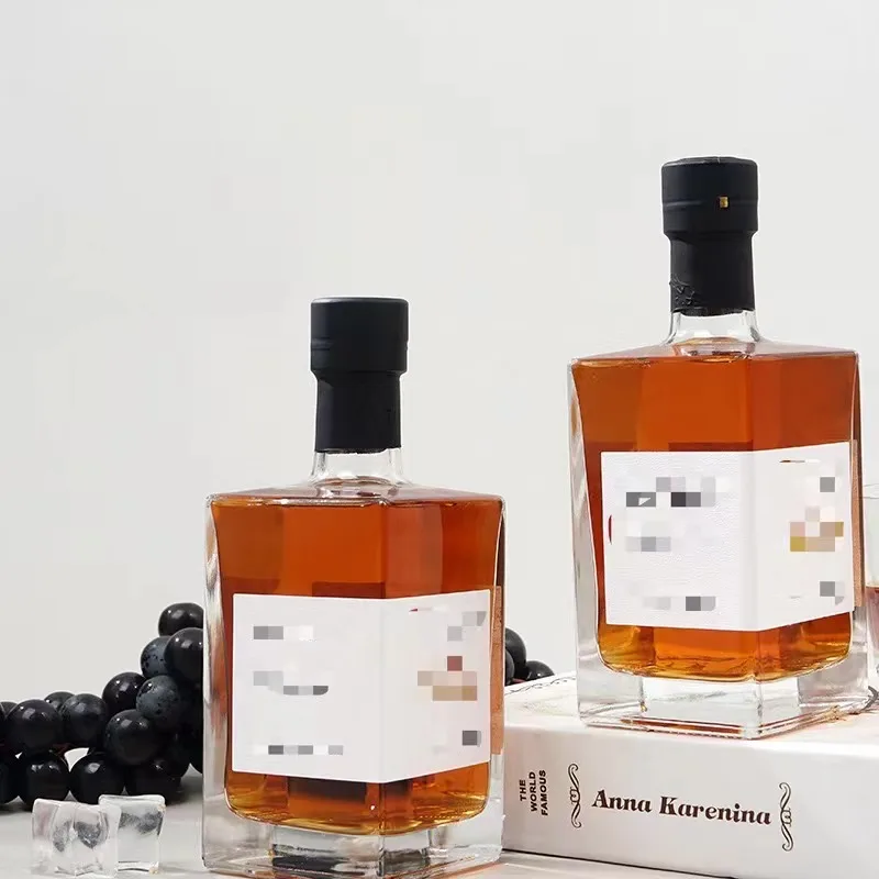 Factory Sale Empty Liquor Bottle 500ml/750ml Vodka Whiskey Gin Tequila Liquor Bottle With Cork Stopper Reusable Glass Bottle