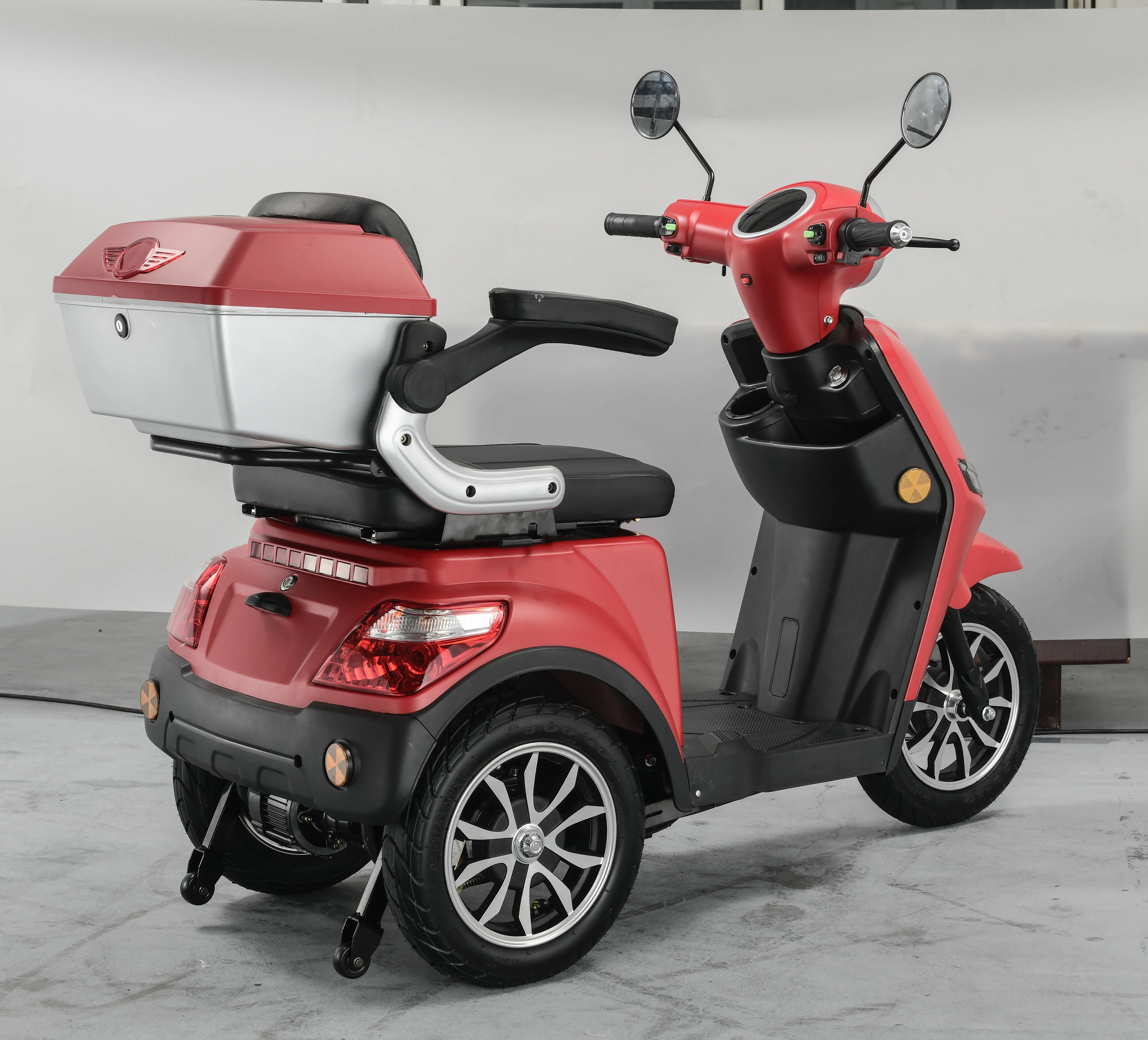 3 Wheels Leisure and Comfortable  Adult Mobility Scooter  Elderly Electric Scooter