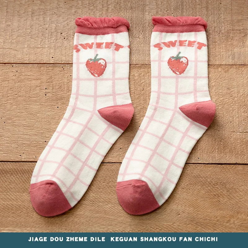 Hot Fashion Japanese Style Strawberry Sweet Socks Cute Ladies Breathable Tube Sports Socks Crew Women Socks