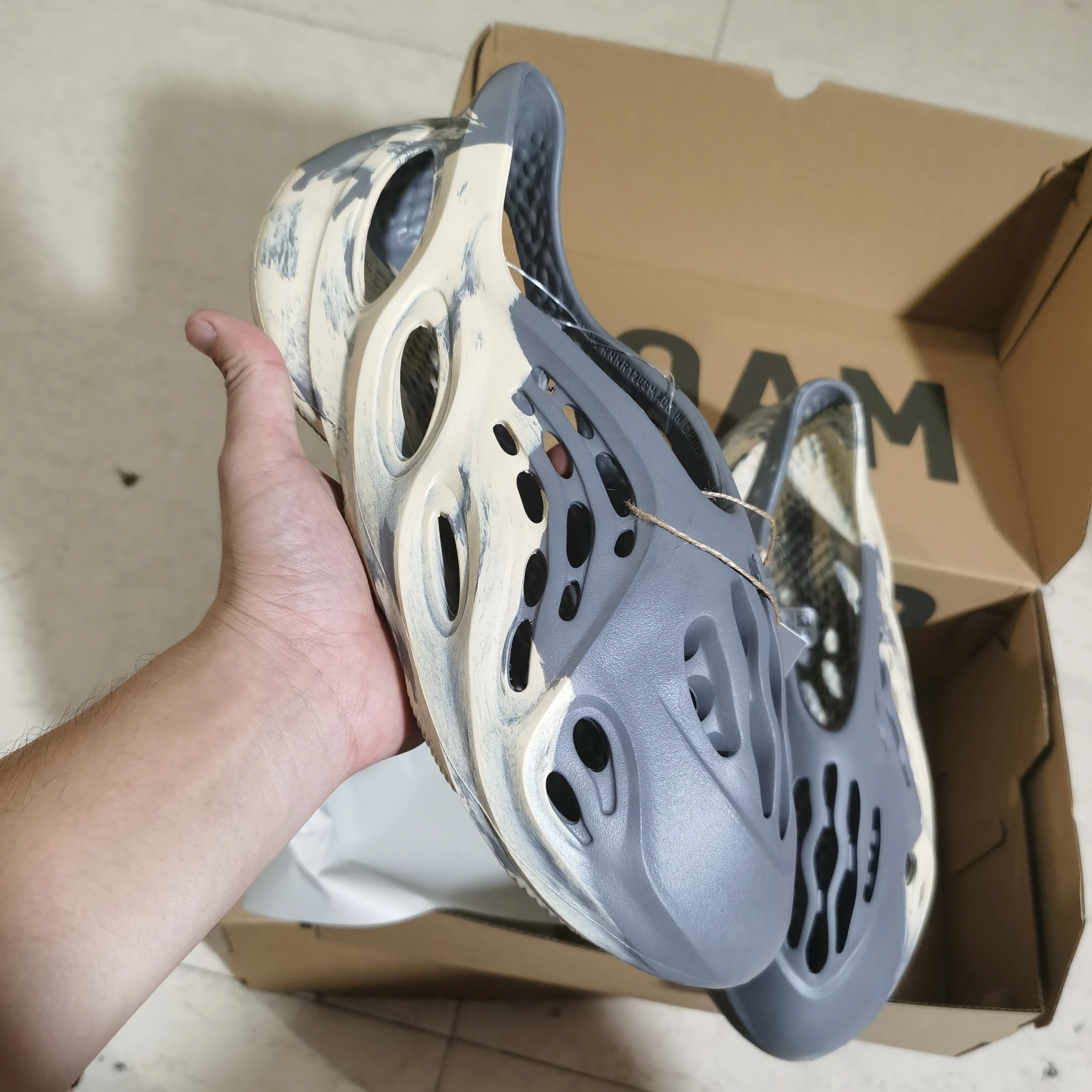 Лидер продаж Пляжная пенопластовая дорожка Yeezy MXT серые сандалии для мужчин и женщин обувь