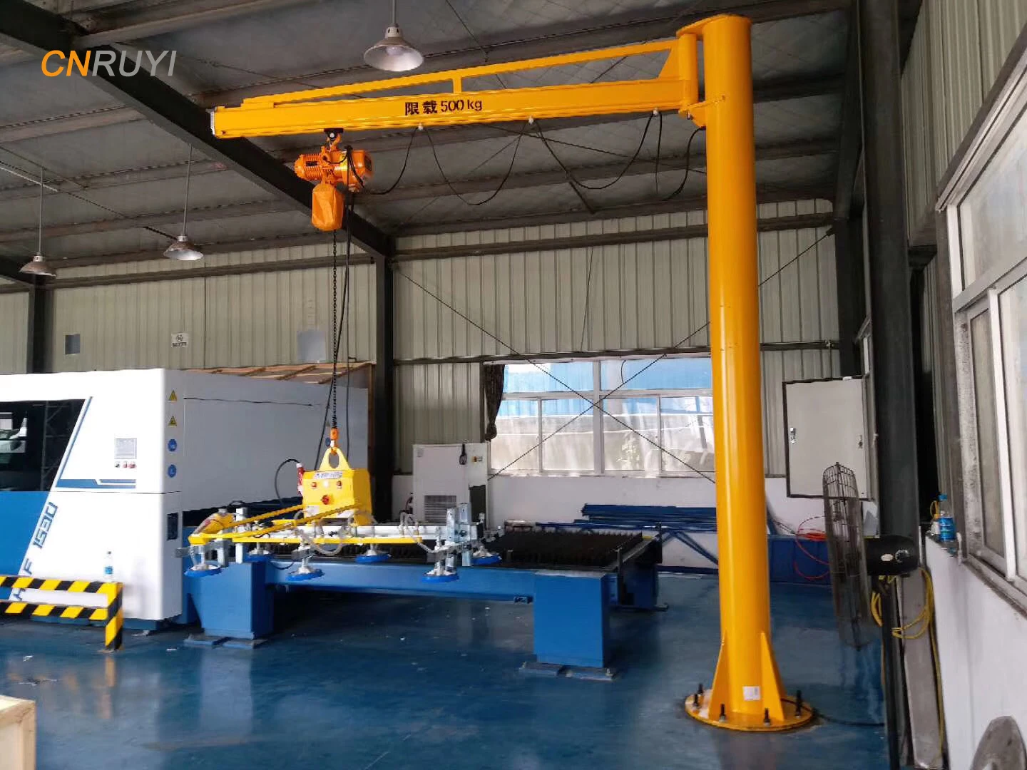 Best heavy duty customized vacuum cantilever crane lifter for metal sheet loading unloading