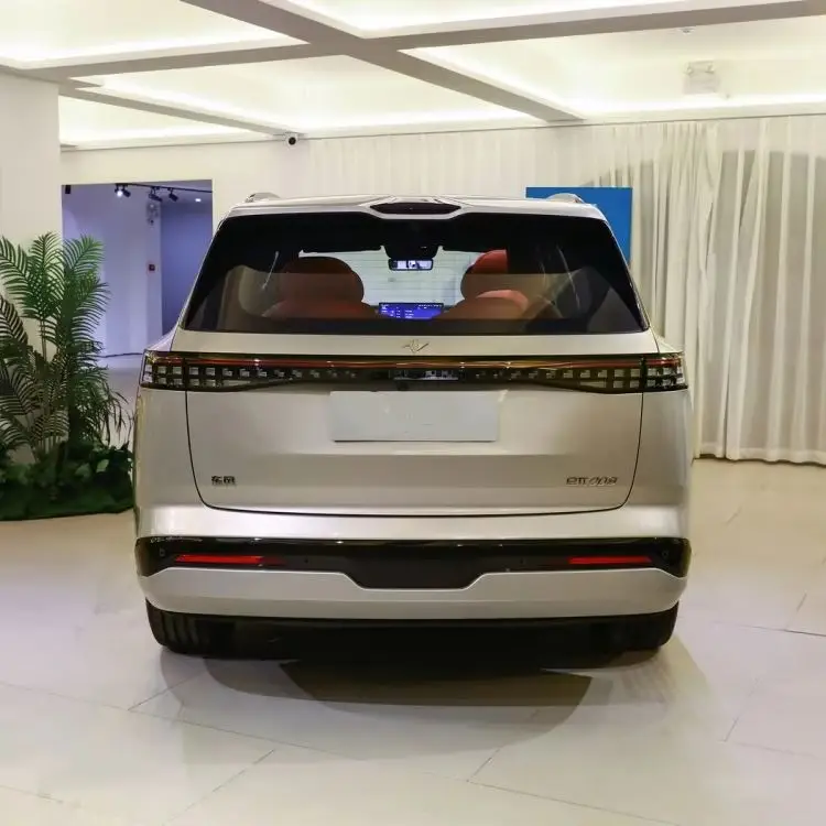 Dongfeng Yipai E008 New Energy Vehicle Fast Delivery Pure Electric Medium Large Car with 636km Extended-Range Hybrid Fast Motor