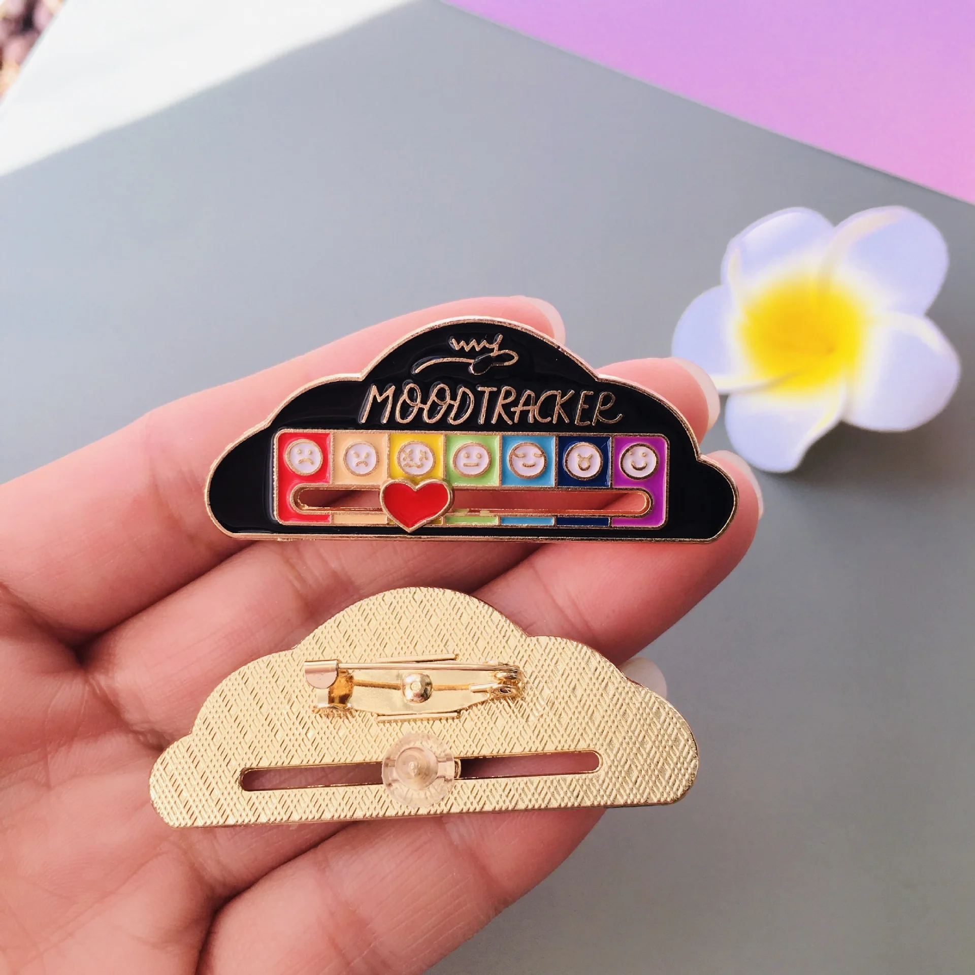 Hot Selling Brooch Personalized Sliding Social Electric Metal Badge Brooch
