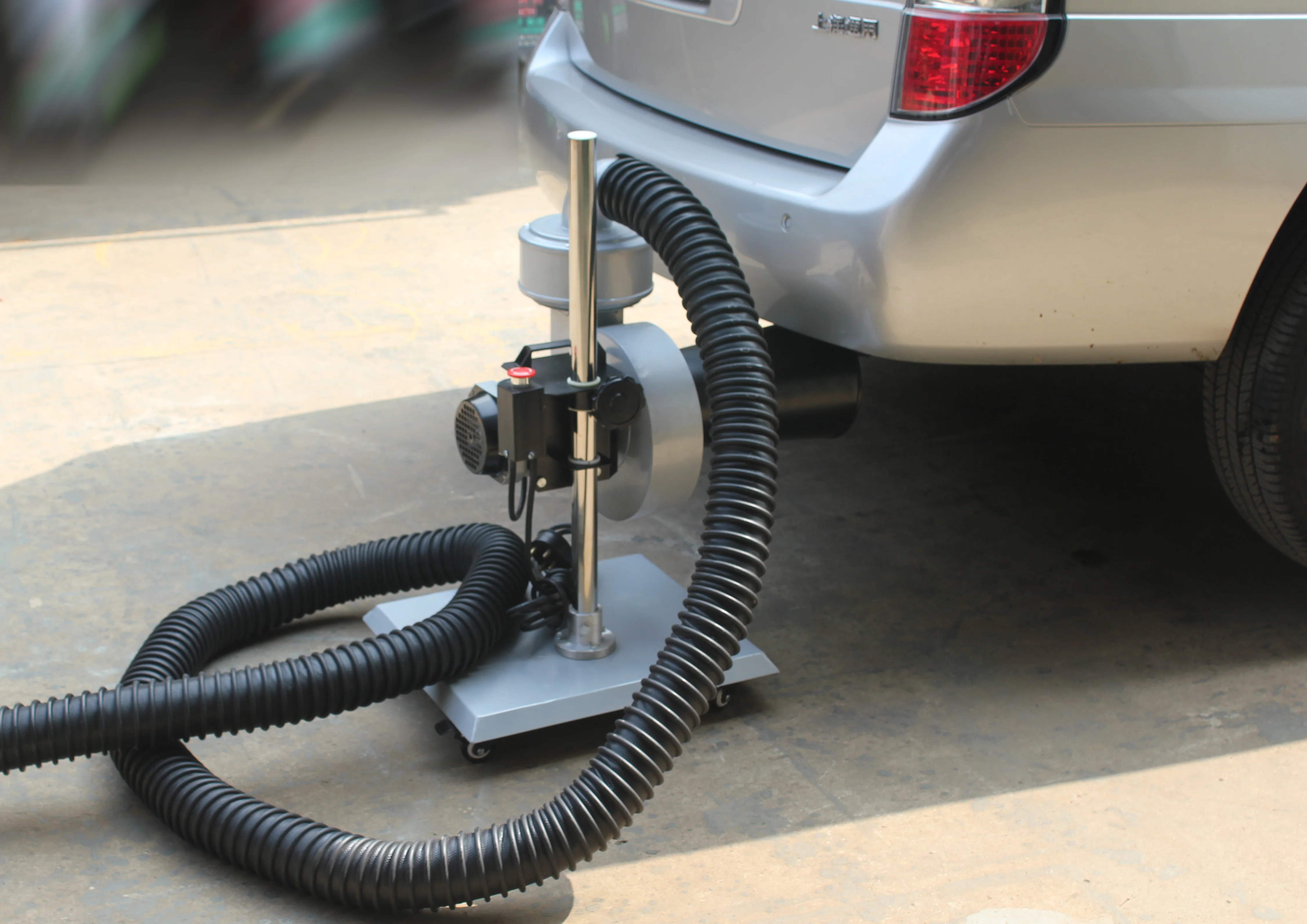 Active Carbon Filter Movable Vehicle Fume Extractor for Diesel Truck