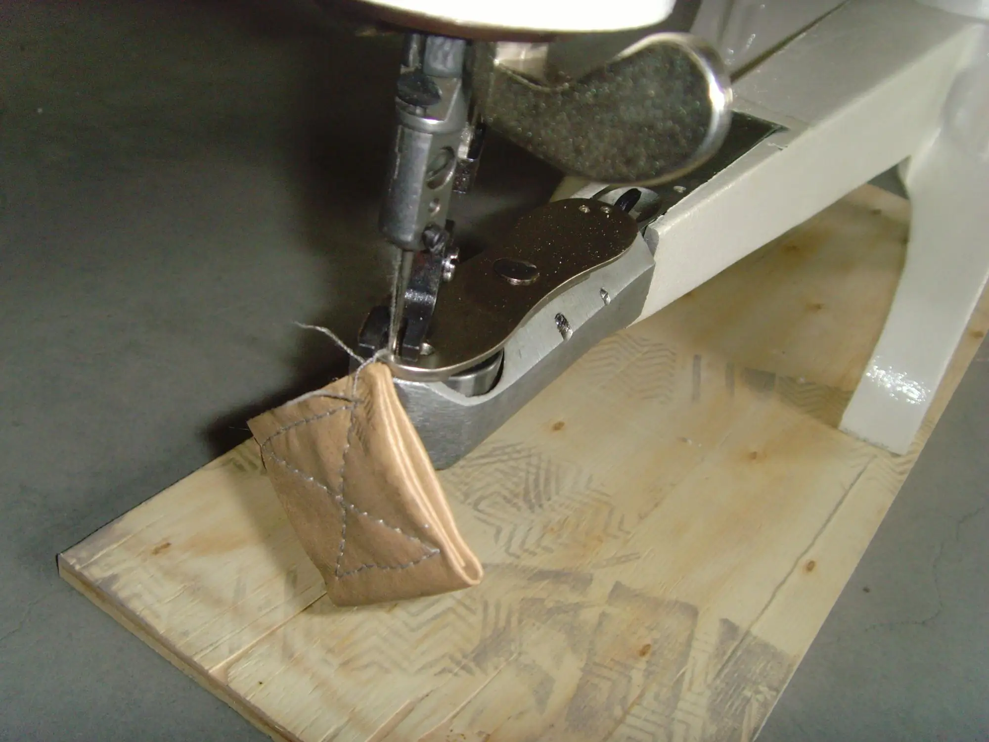 2973 сверхмощная цилиндрическая швейная машина для ремонта