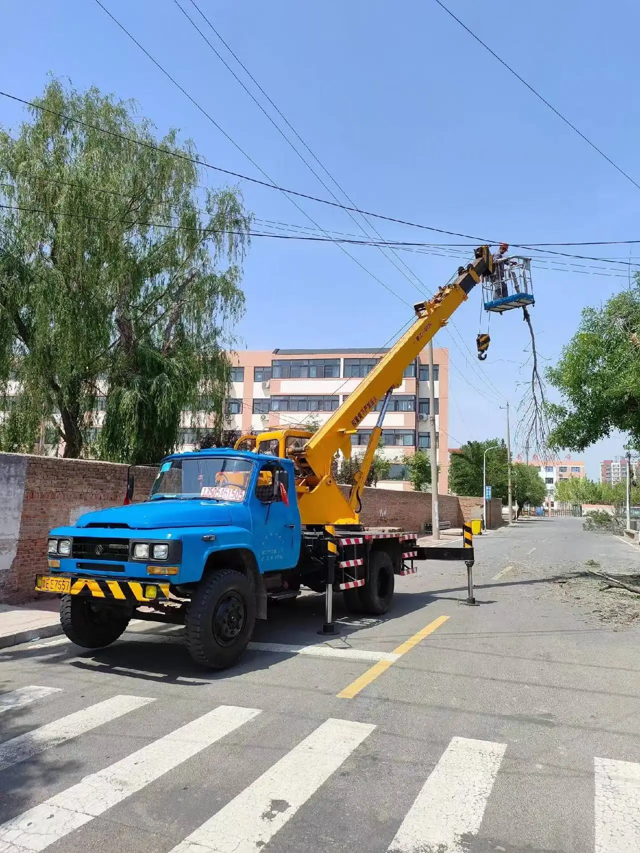 Подержанный Классический 8 тонн Автомобильный Кран цена дешевле чем Железный дорогой пункт