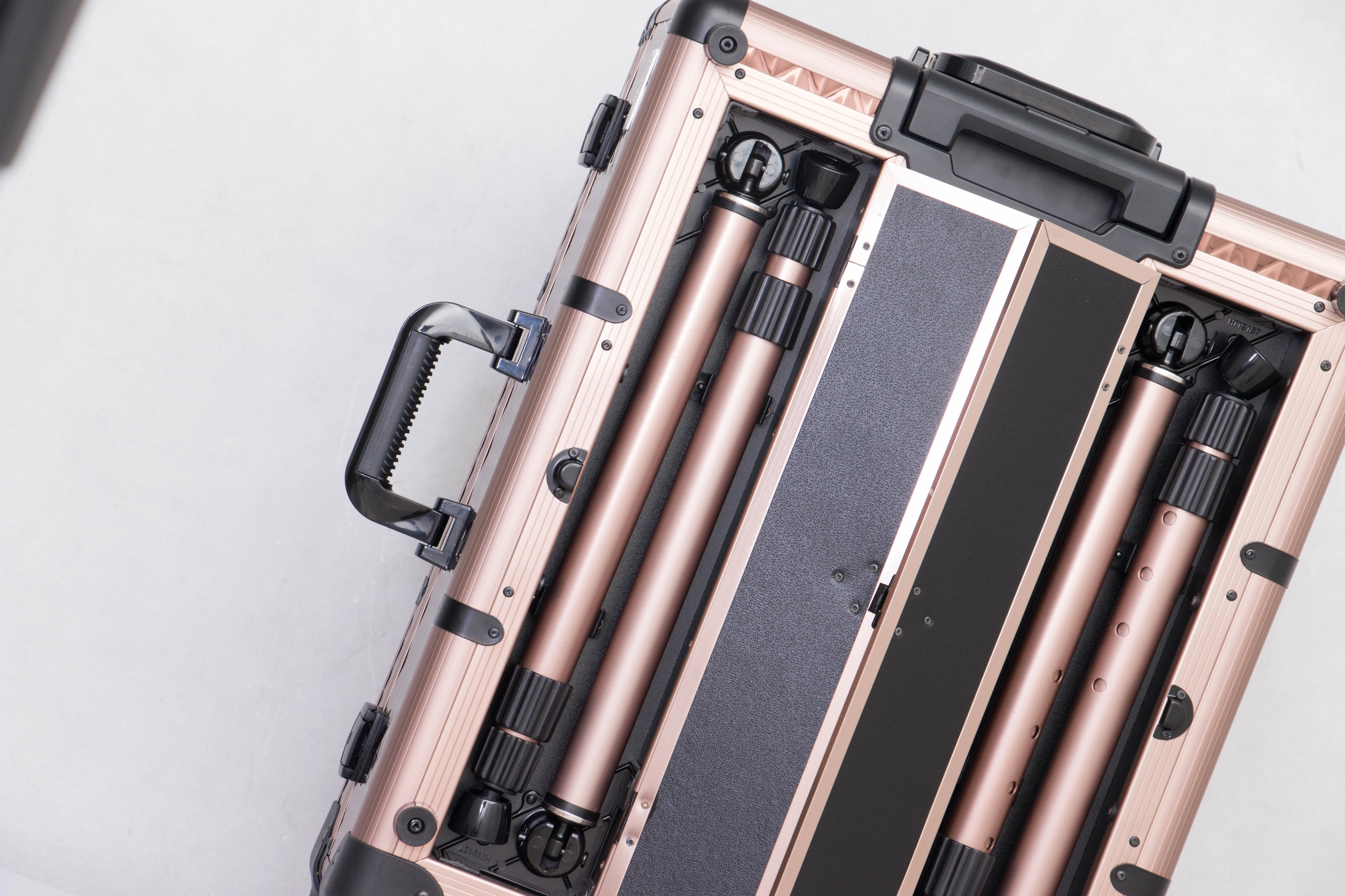 Stylish beauty salon light case styling stations for Salon & Mobility Features