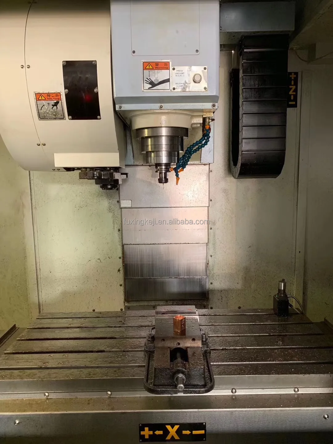3 оси фрезерный станок с ЧПУ TWINHORN VTH-1055L3 CNC вертикальный обрабатывающий центр контроллером Fanuc