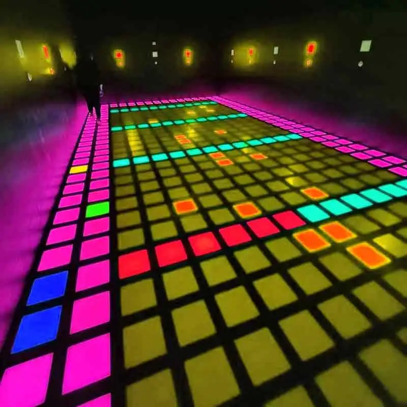 High Quality Control Multi Player Commercial Vr Gaming System With Motion Sensors And 4D Immersive Play Led Game Floor