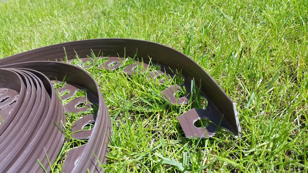 
Flexible Garden Border Lawn Grass Edge Edging Easy Install 3 Colors 