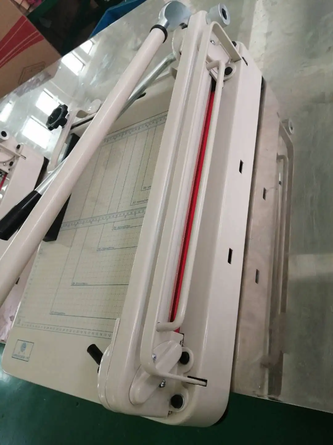 868-A3 heavy duty desktop manual a3 paper cutter cutting machine with quick action clamp function