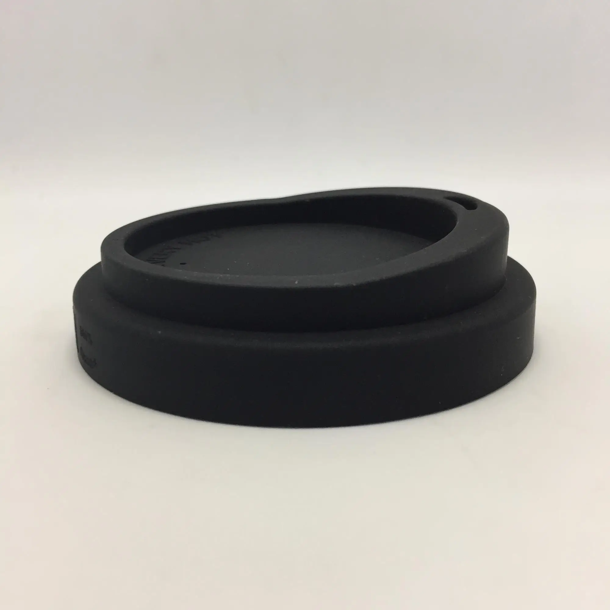 Самая популярная цветная силиконовая крышка 9,0 см в форме Луны для кофейной чашки