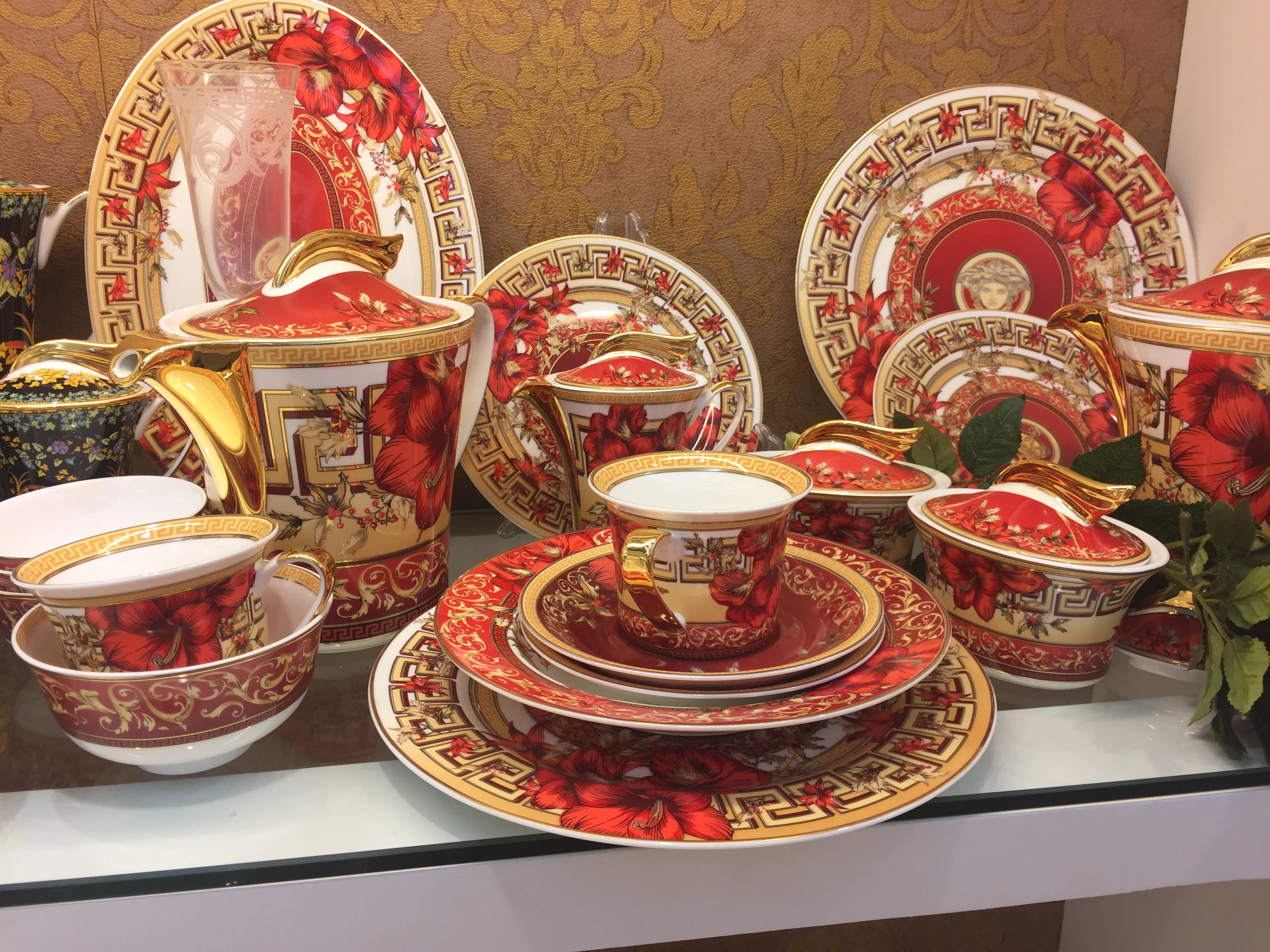Rose Design Porcelain Dinnerware Sets Hand Painting Fine Bone China Dinner Sets