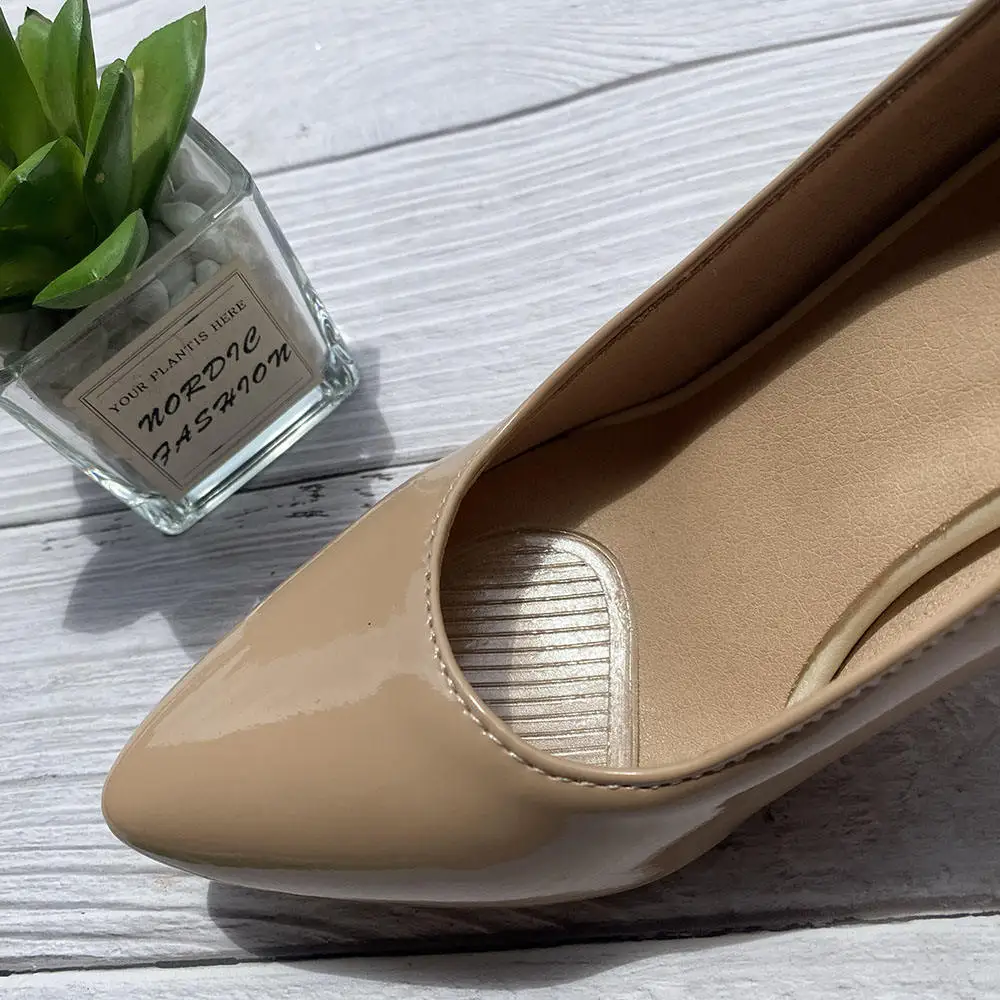 Comfortable PU and gel insoles, adjustable design and breathable non slip transparent invisible front foot pads