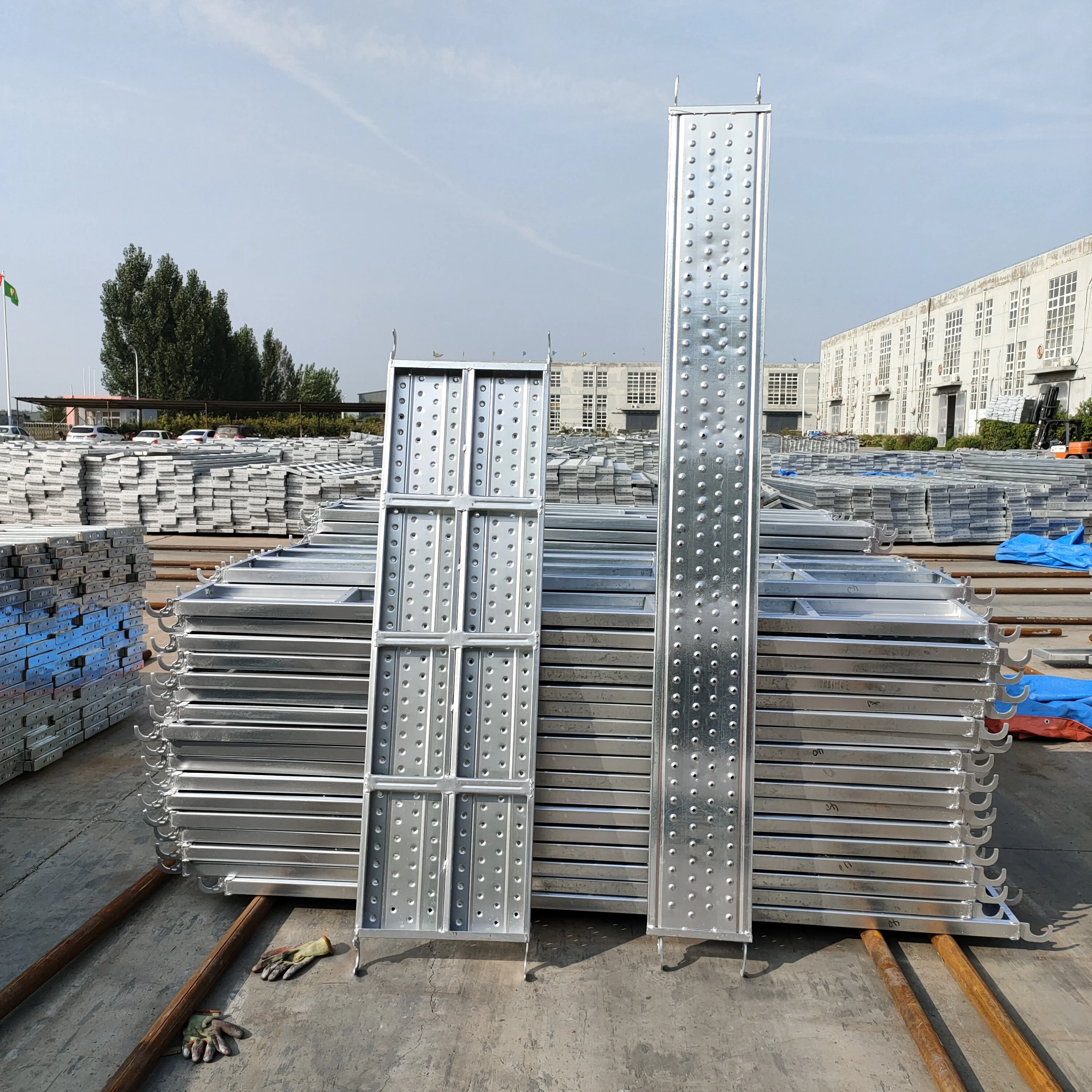 Factory Manufacture Telescopic Pre-galvanized Ladder Scaffolding Parts For Sale