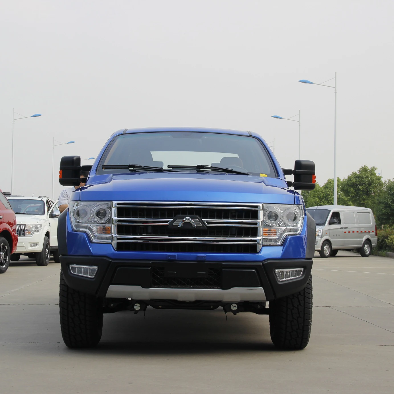 Sinomach Mini Heavy-Duty Cargo Truck New Car Tank Truck Price