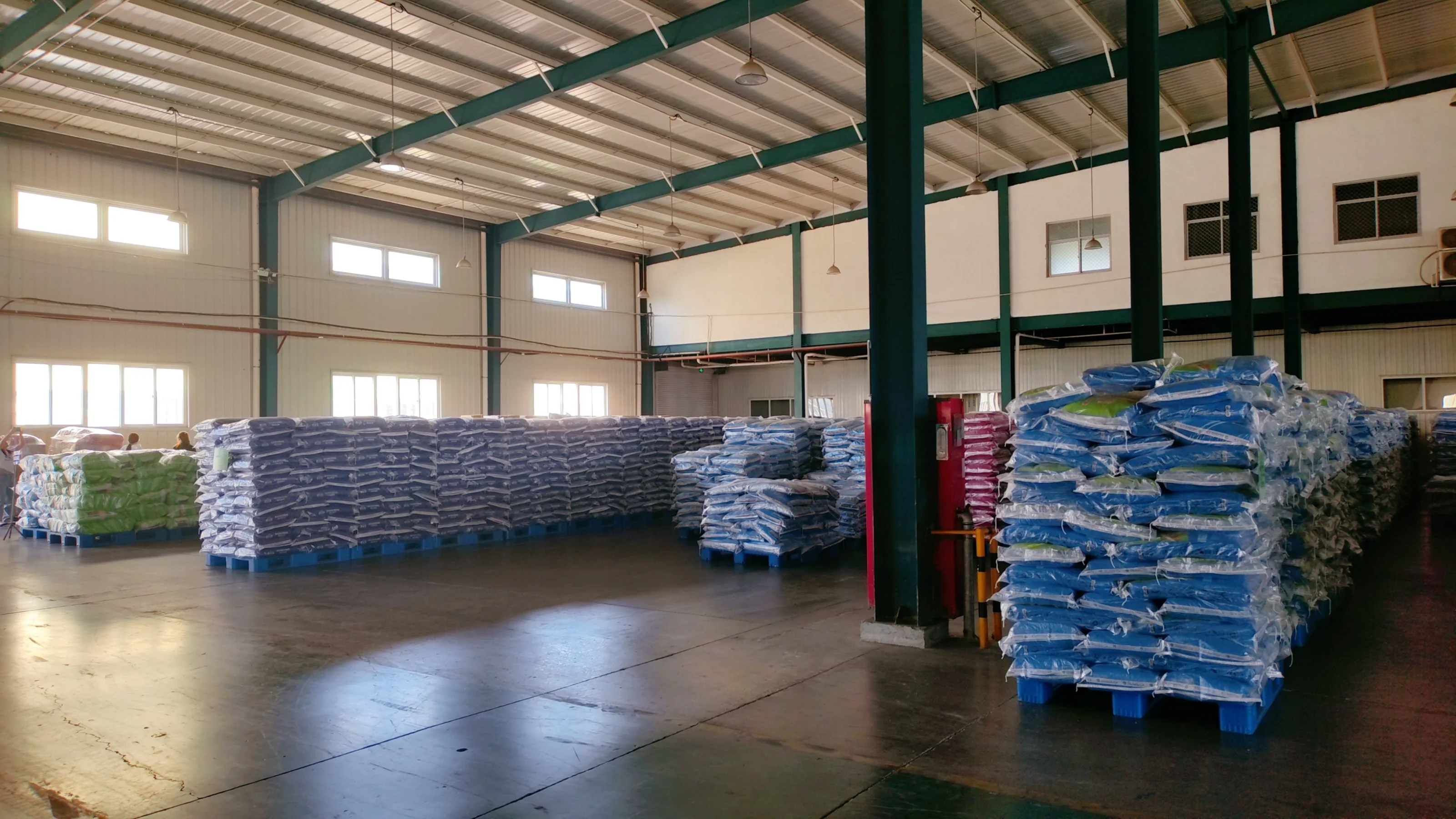 Дешевая цена оптовая продажа сырого куриного говяжьего вкуса Лидер продаж высокобелковый корм для собак сухой