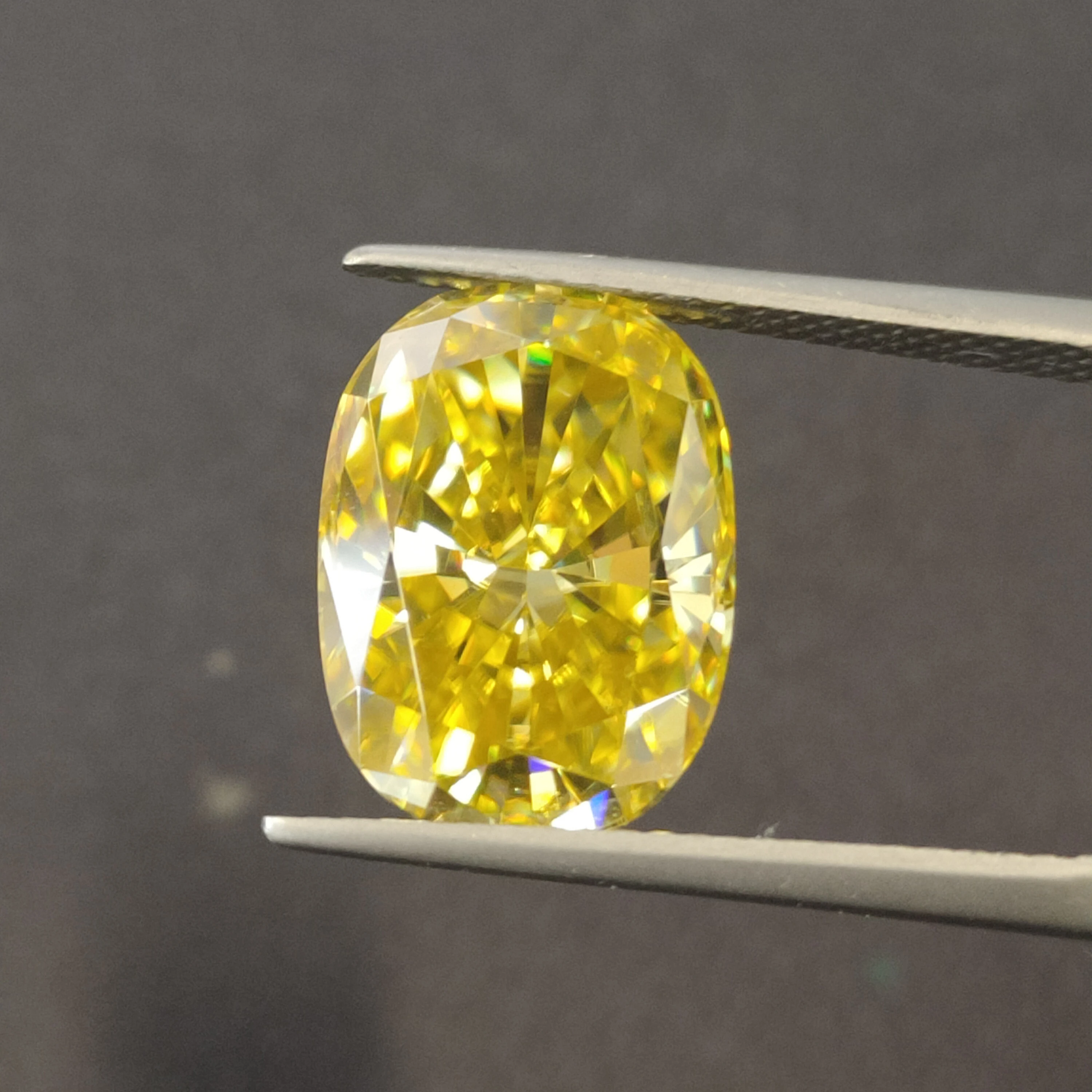 GIGAJEWE Fancy Vivid Yellow Color Ice Crushed Cut Moissanite Stone  Elongated Cushion Cut for jewelry making