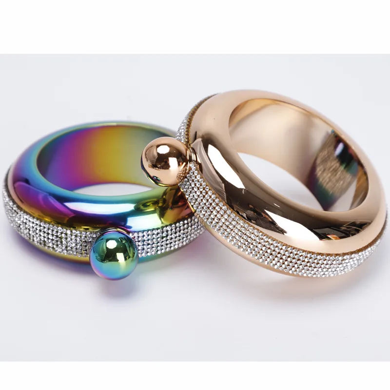 Portable 3.5oz Bracelet Flask Stainless Steel Round Hip Flask Alcohol Whiskey Wrist Flask for Lady