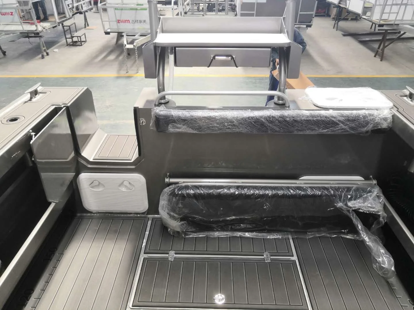 Deep v hull aluminum fishing boat center cabin model