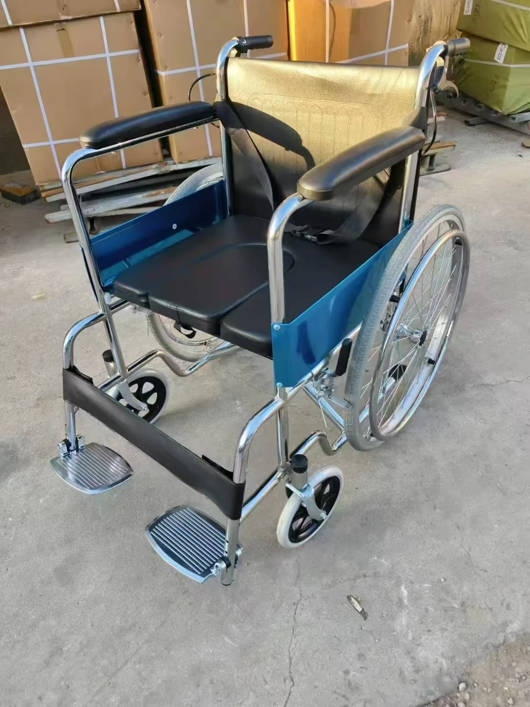 Hot selling high quality foldable lightweight wheelchair/aluminum alloy wheelchair/disabled wheelchair suitable for family