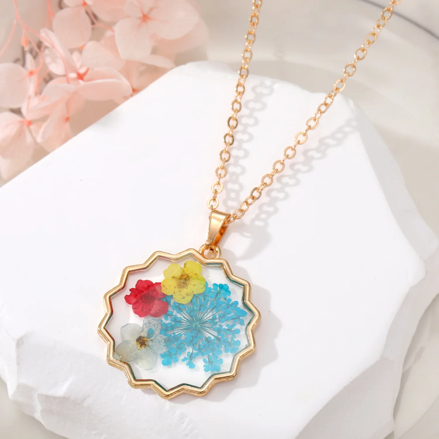 Bohemian Style Resin Natural Dried Flower Necklace Geometric Polygon Butterfly Clear Pendant Necklace