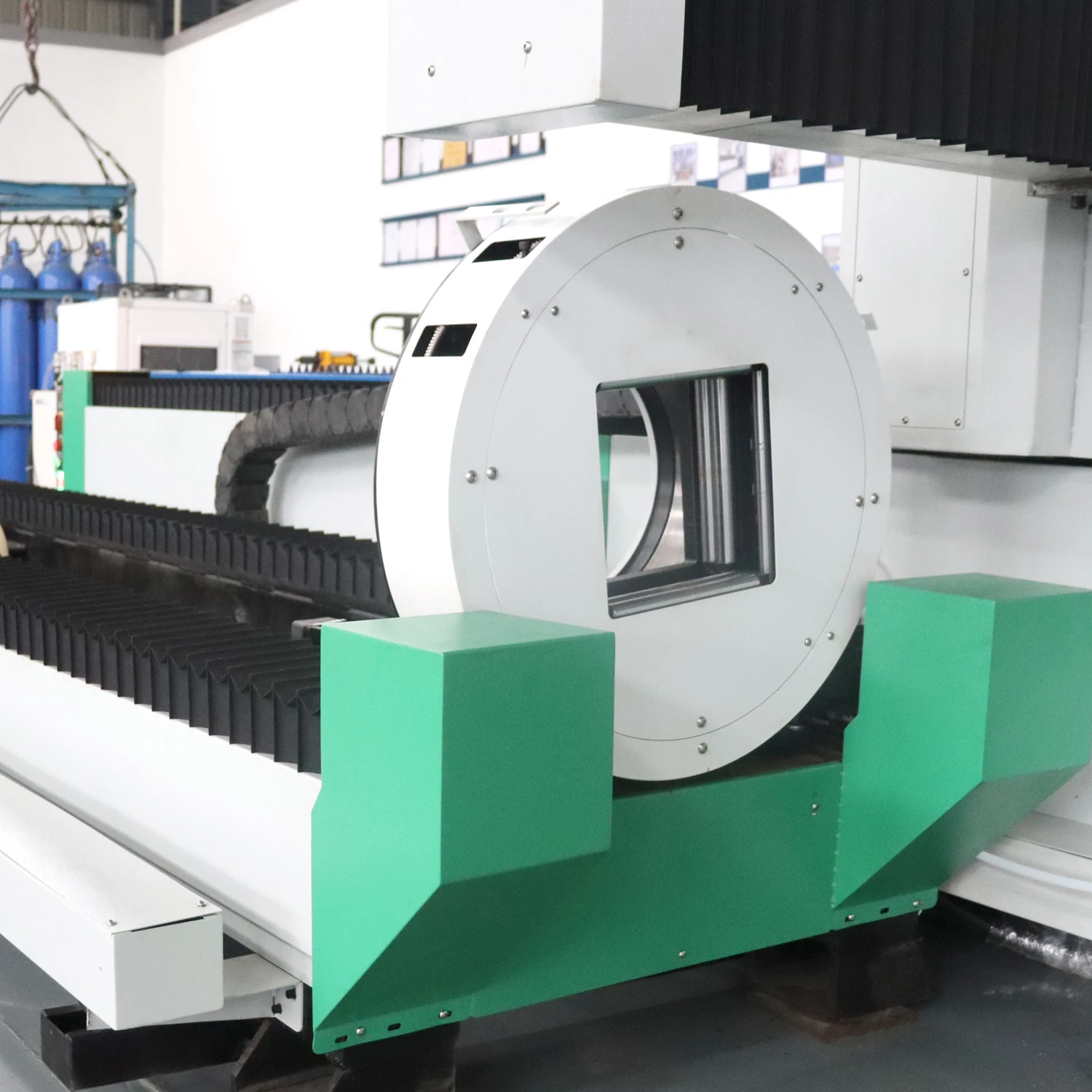 JUGAO 6kw Fiber Laser Cutting Machine High Precision Pipe And Plate Laser Cutting Machine