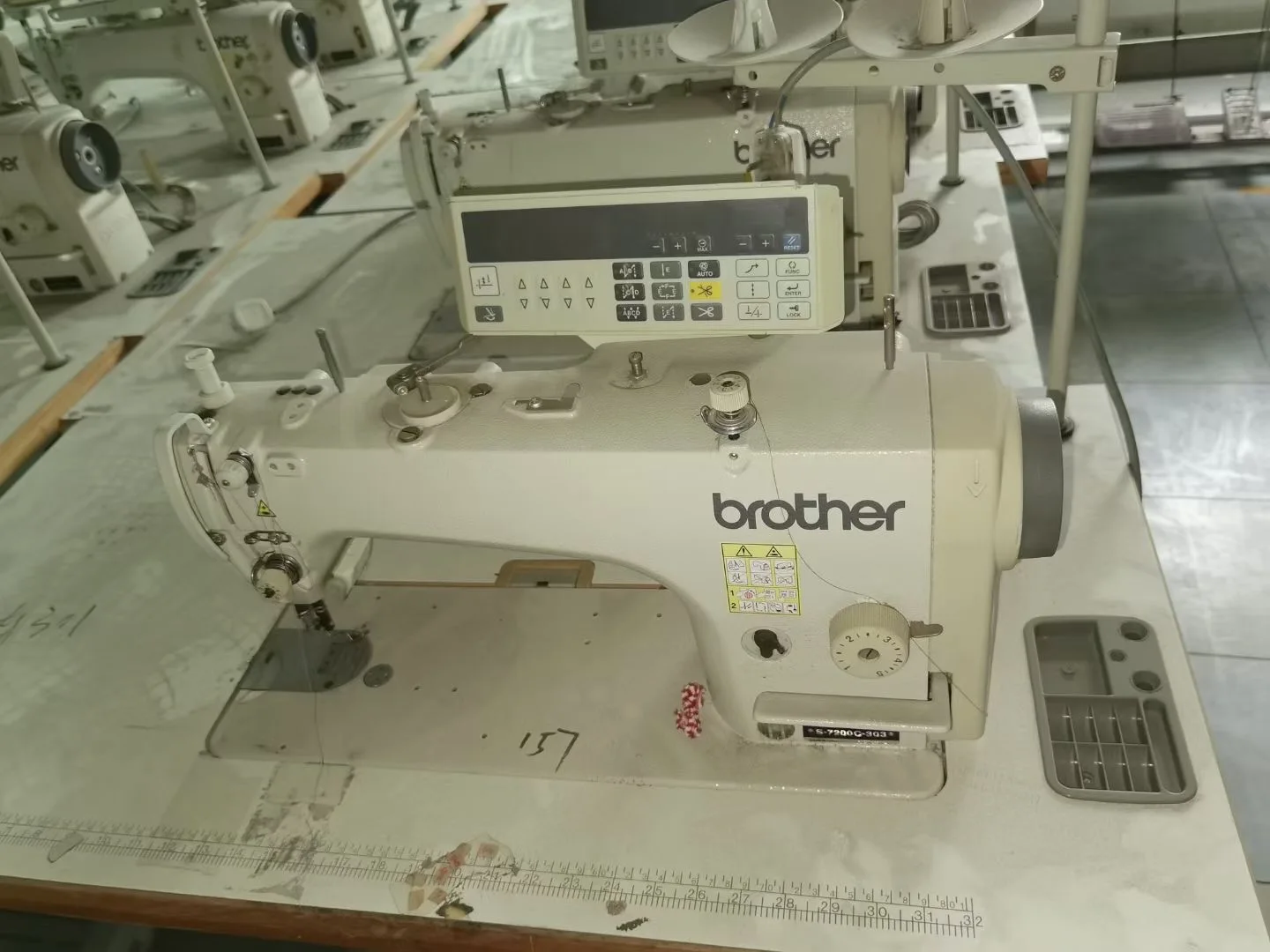 Used High-speed Brother 7200C Lockstitch Computerized Directly Drive Industrial Sewing Machine For Sale