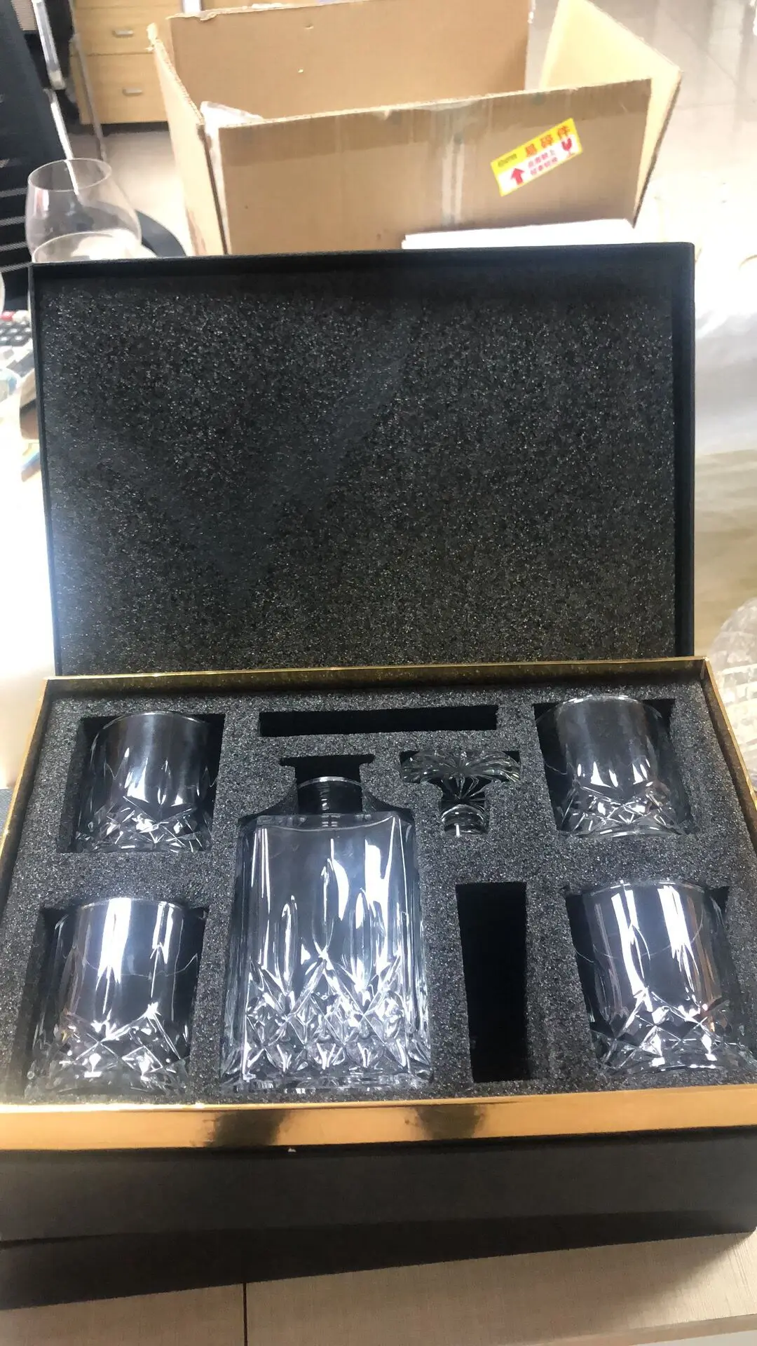 
Diamond Cut Whiskey Glasses Set of Clarity Glassware decanter for Liquor with glass set 