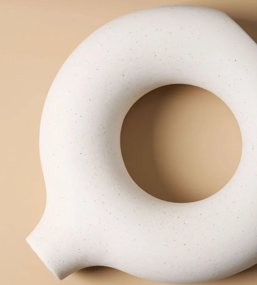 Hot sale Creative living room unglazed vase table decor vase donut shape ceramic bouquet vase