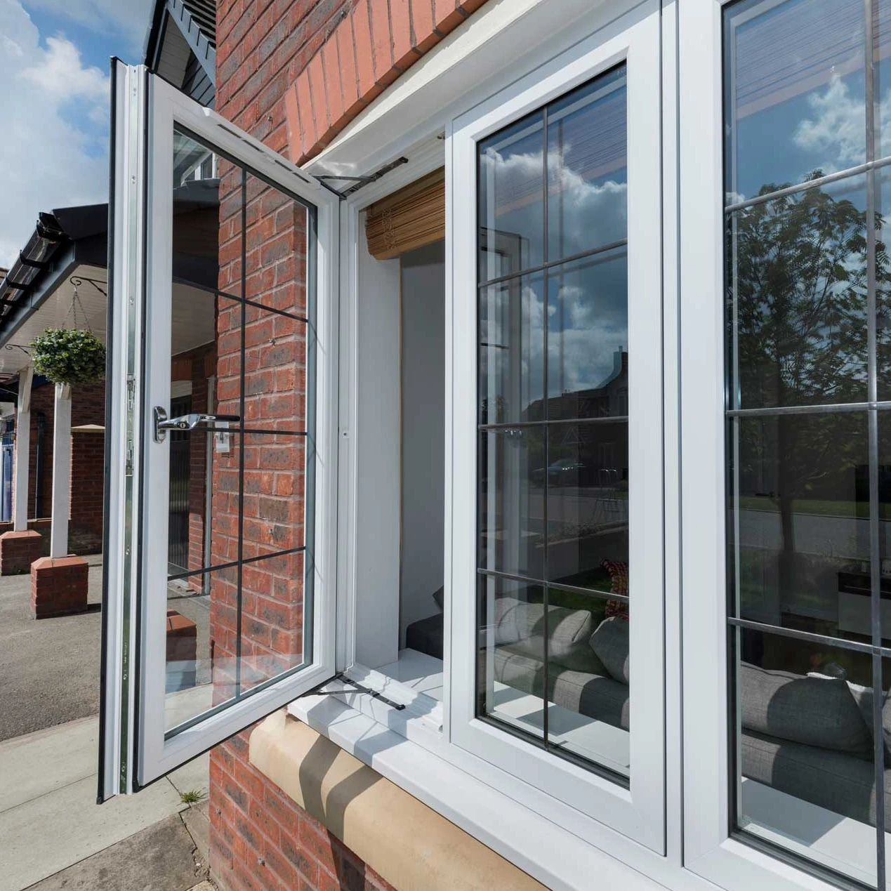 Aluminum ventanas powder coated casement window security windows pvc casement window with roller shutter accessories