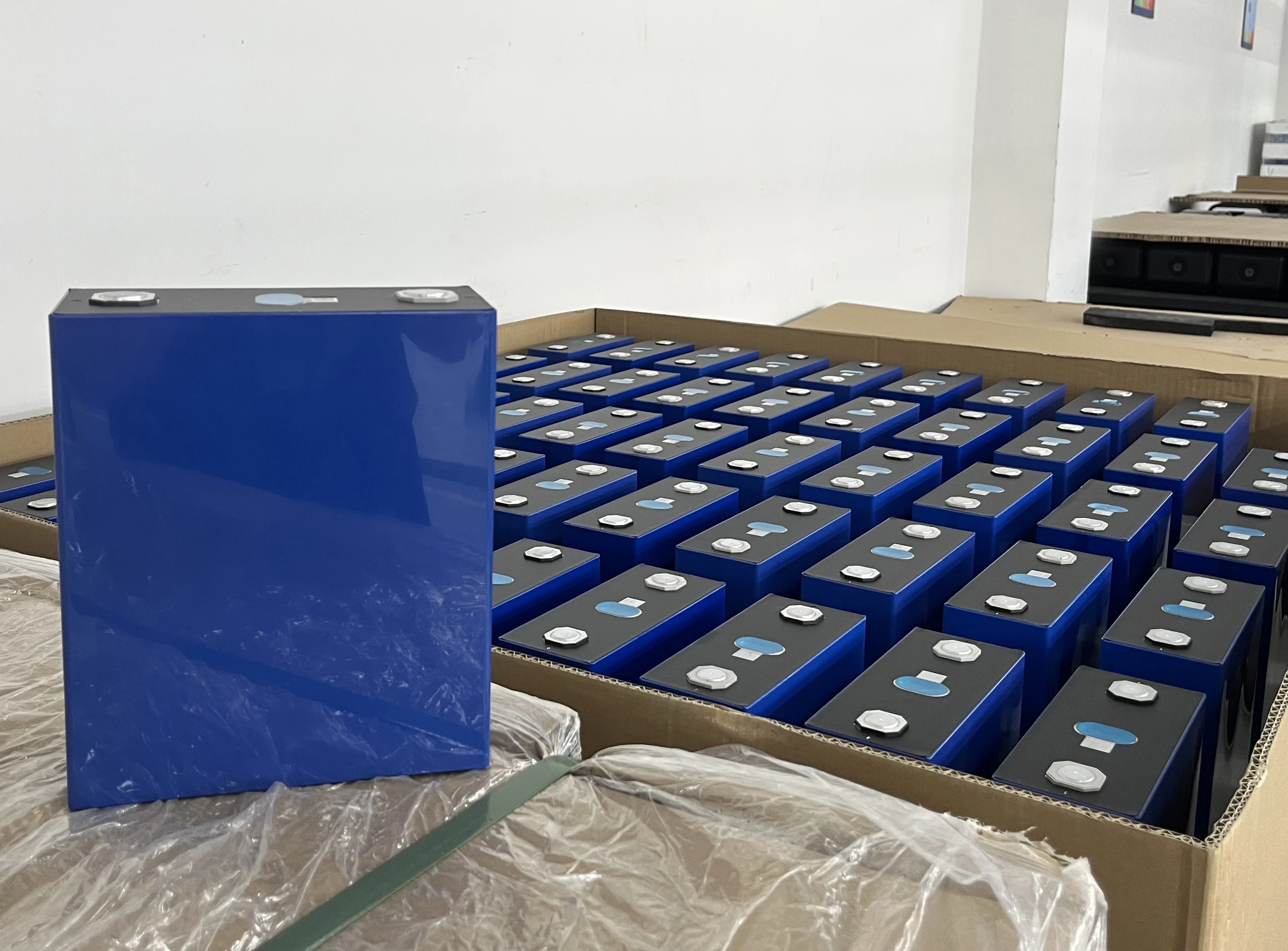 solar battery LiFePo4 Battery 12v 24v 20AH 30AH 50AH 100AH 150AH 200AH 300AH 400AH Energy Storage Battery