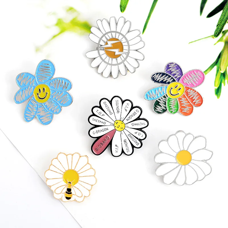 Personality little daisy sun flower brooch for women clothes backpack Lapel pin cool stuff jewelry accessories decoration