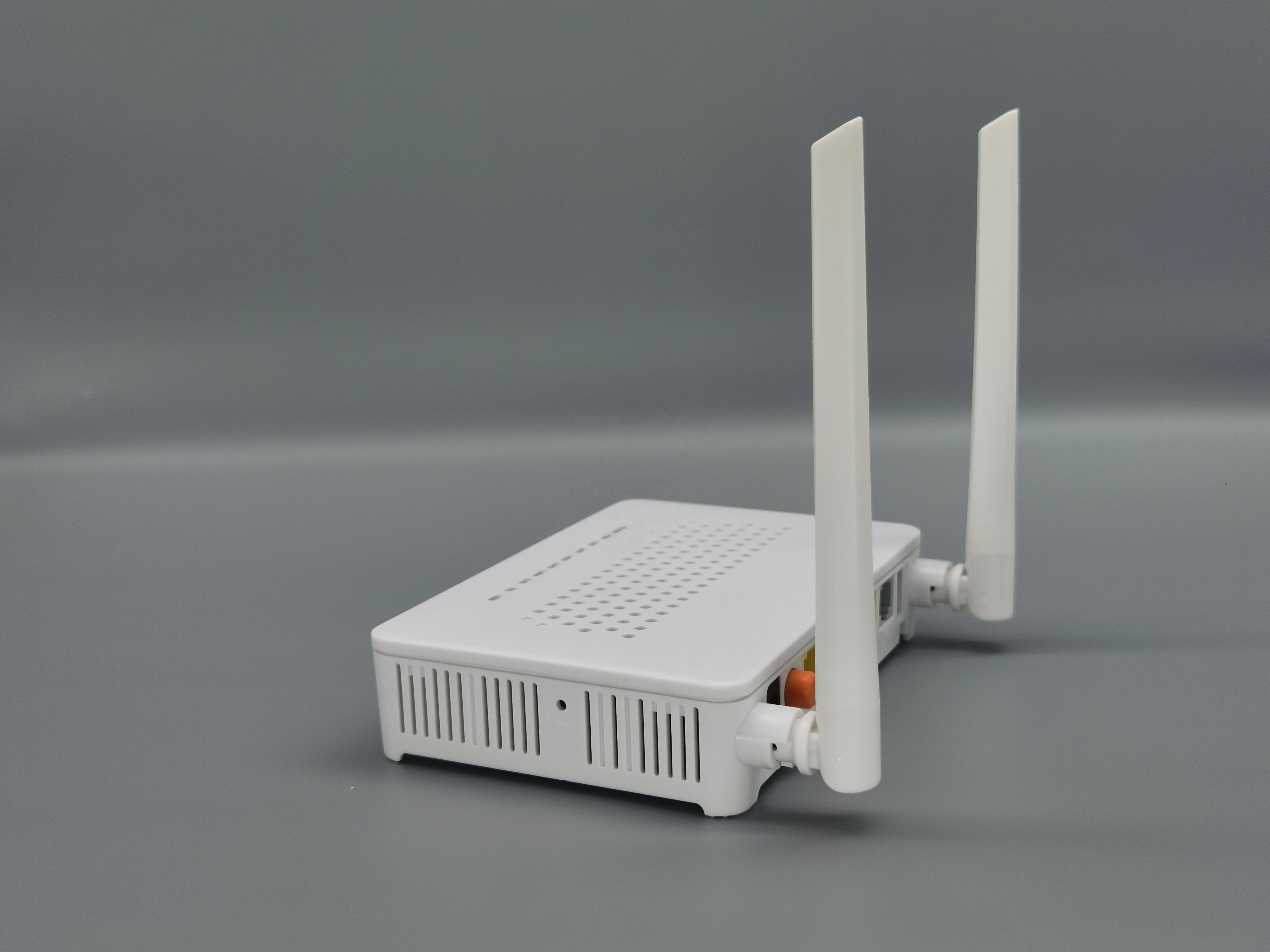 ZXG411A Xpon 1GE 3FE 2.4g Wi-Fi 1*VoIP Pot Gpon ONU Gpon router