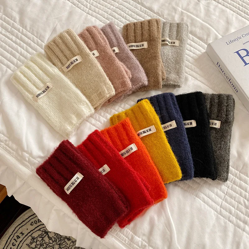 Женские вязаные перчатки