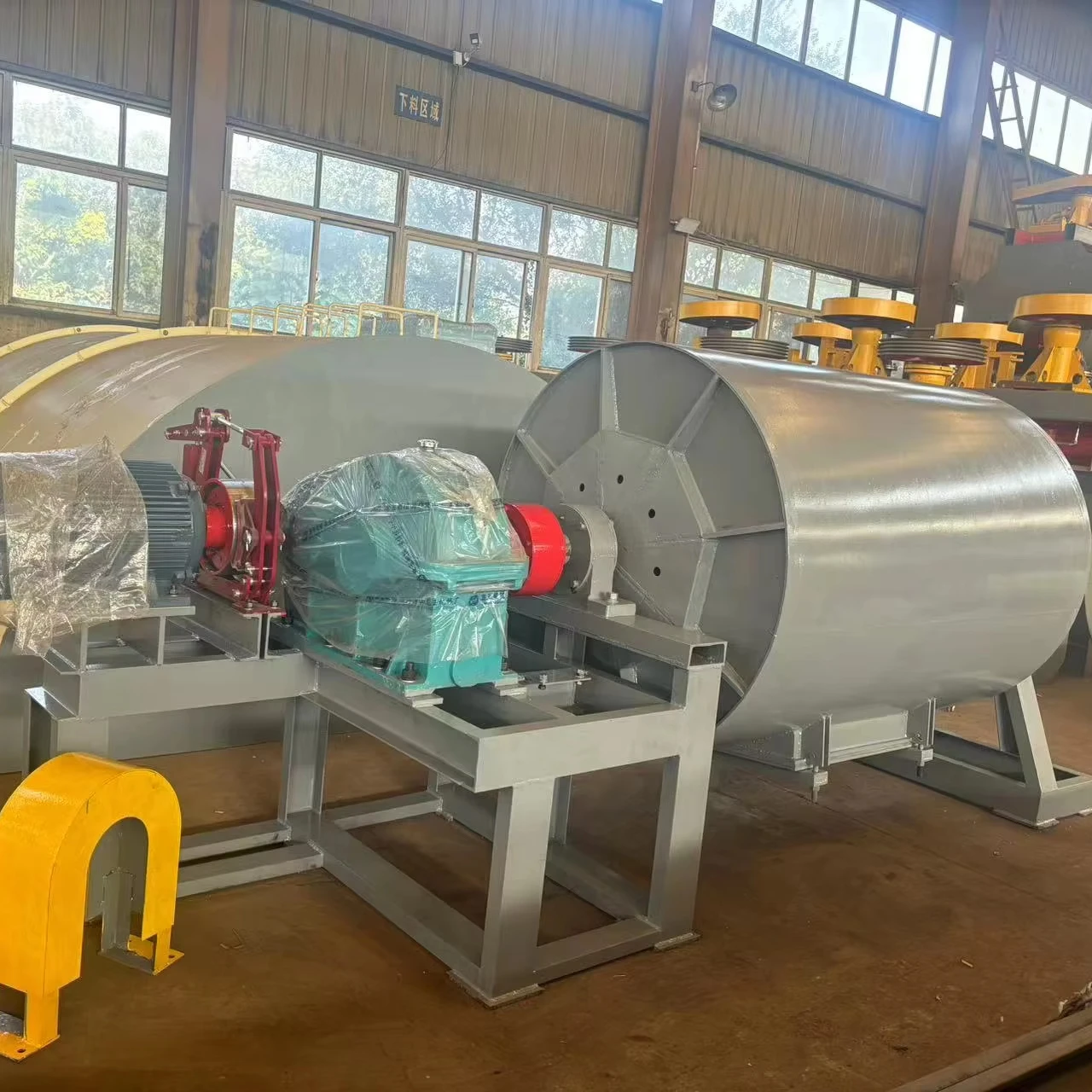 Ceramic ball mill used for grinding ceramic powder to make ceramic tableware