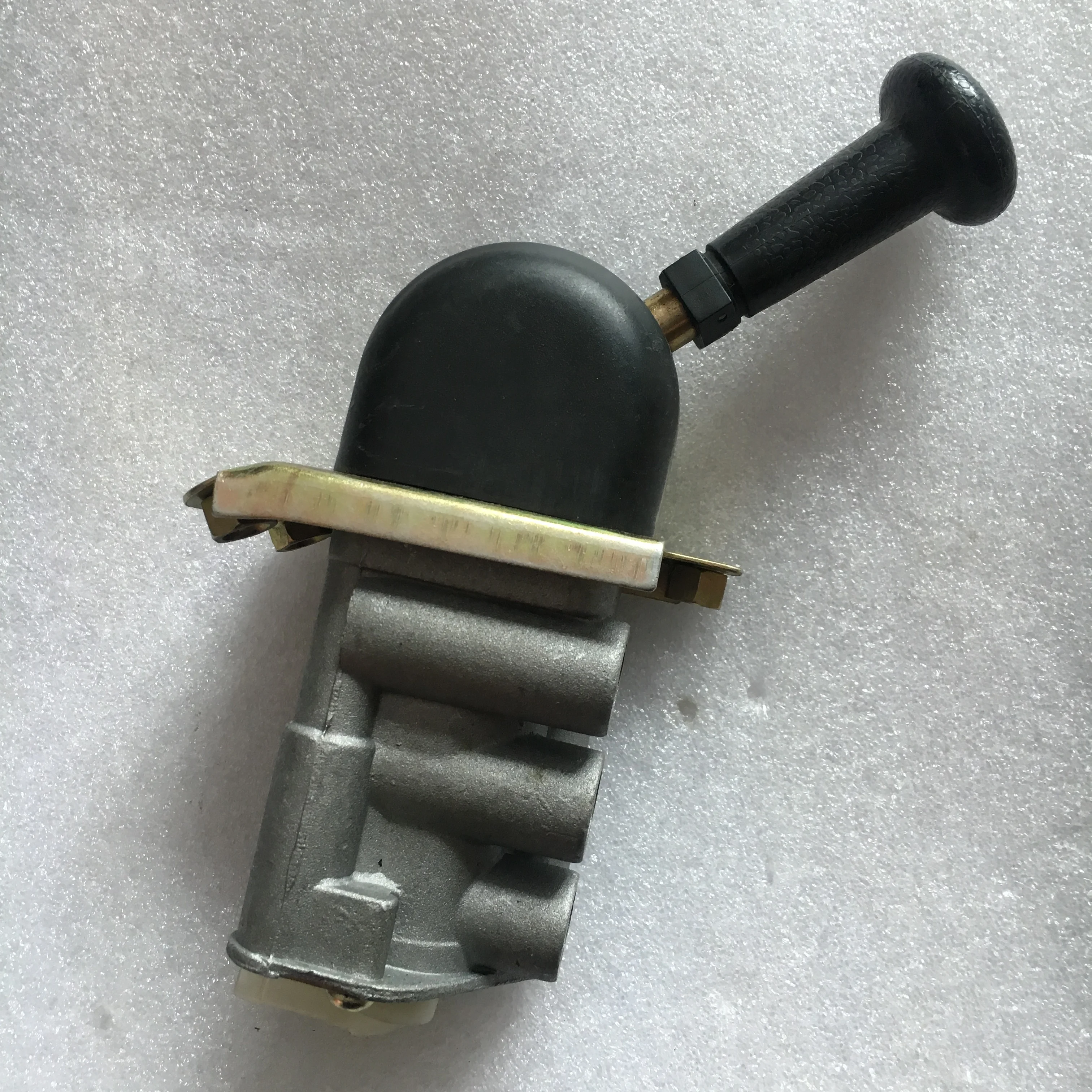 Ручной тормозной клапан Dongfeng 3517N-010