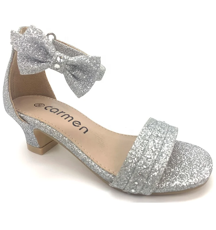 Женские сандалии на низком