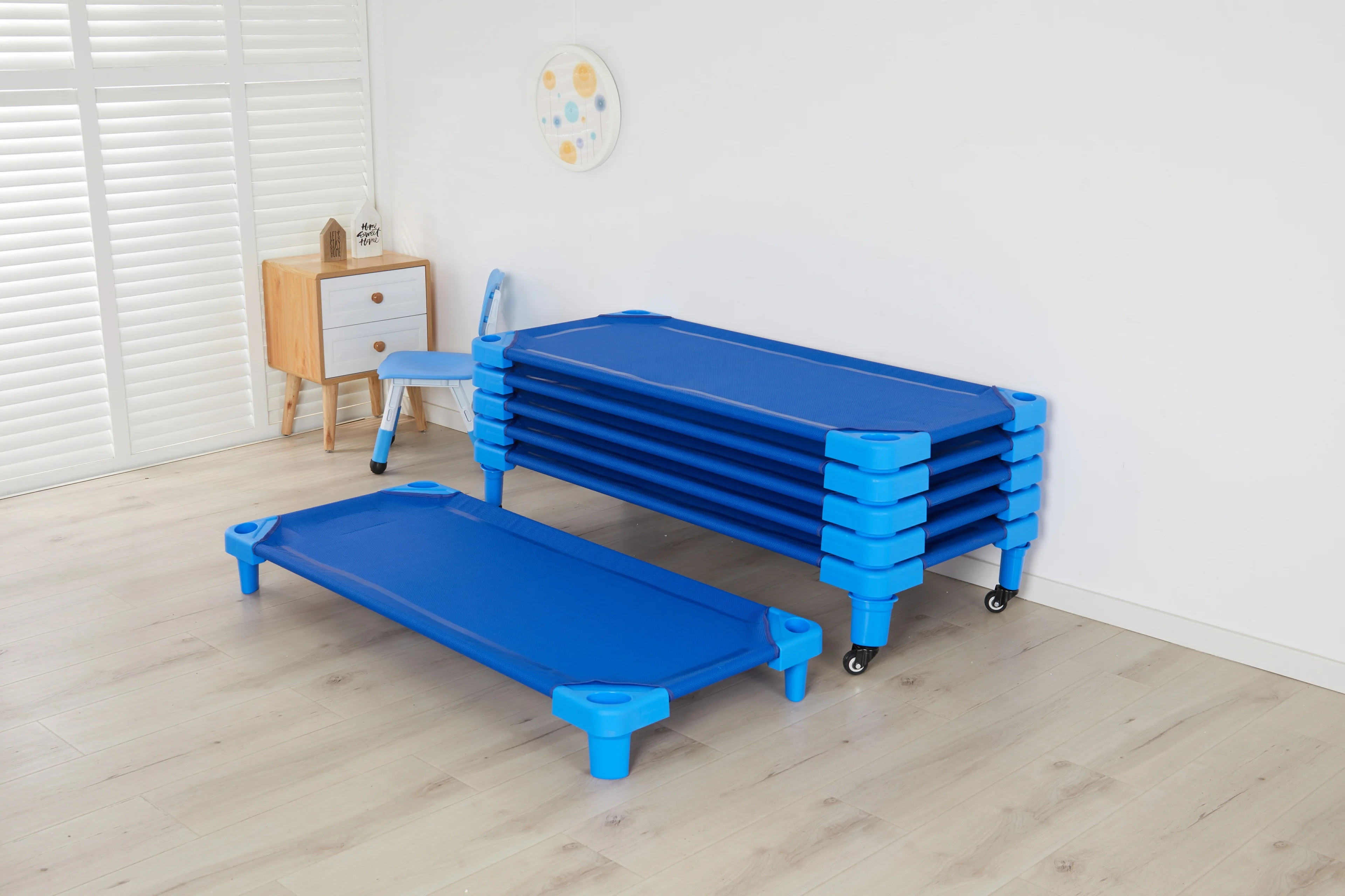 New products special design multifunction moveable kindergarten blue plastic kids bed