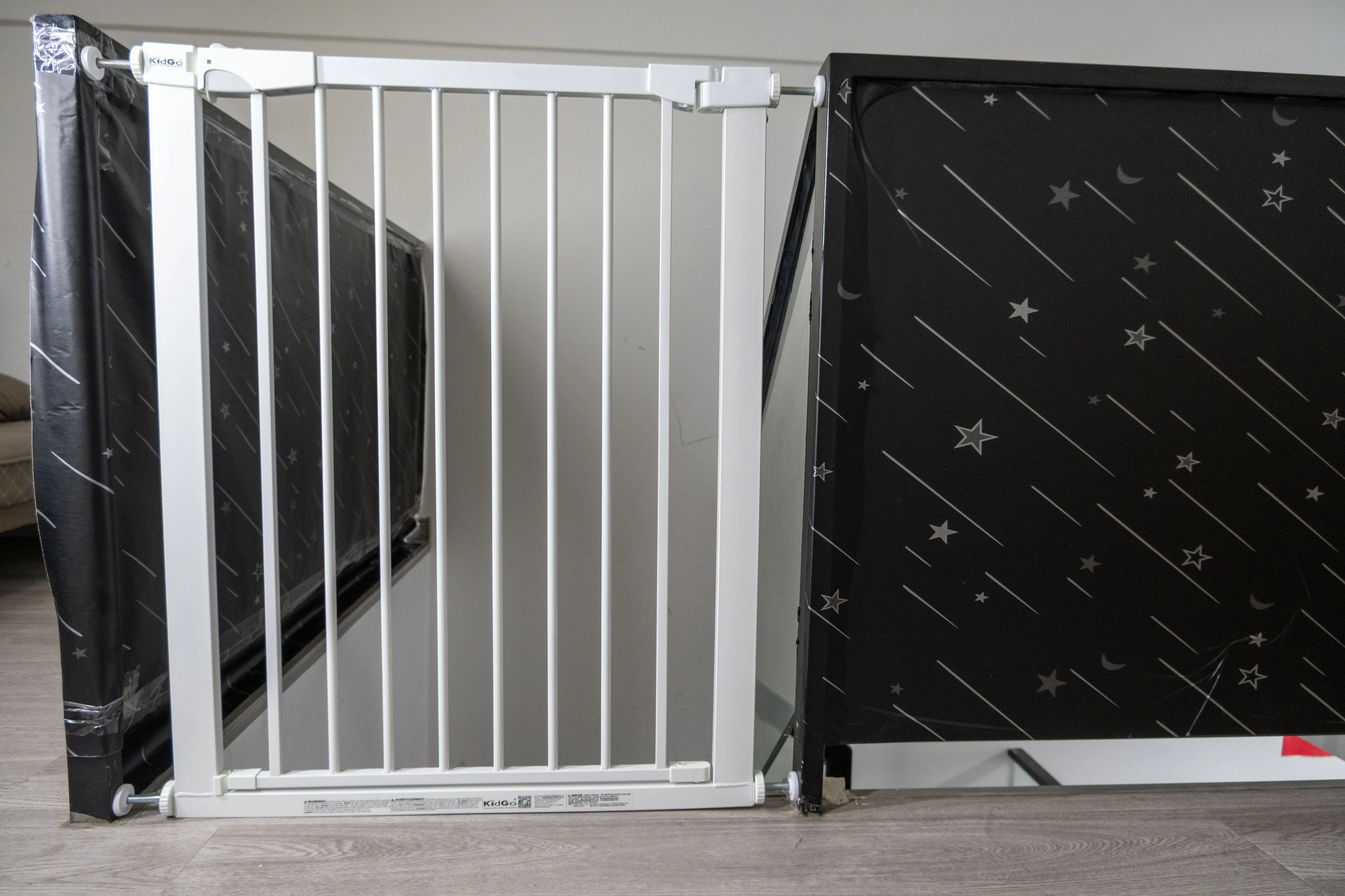 AiLiKEA PLANT HOT SALE OEM&ODM CUSTOMIZED retractable Baby safe iron Gate Child Baby Stair Fence baby gate safety