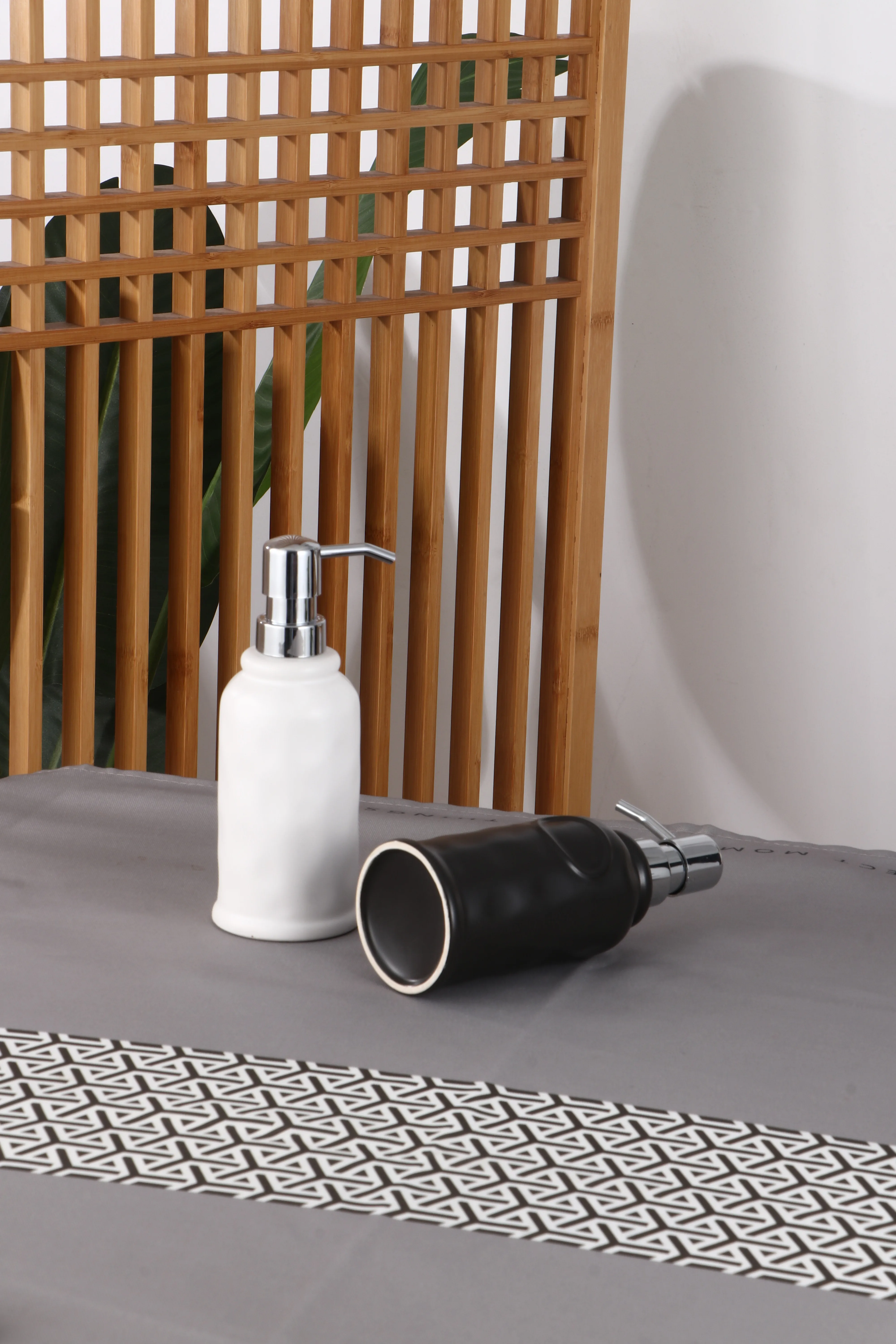 White  Containers Storage 2 In 1 Soap Holder ceramic Soap Dispenser With Sponge Holder and metal stand