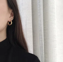 Высокое качество 18K покрытием из нержавеющей стали круглые СС серьги коробка Huggies женские ювелирные изделия маленький обруч канала дизайнерские