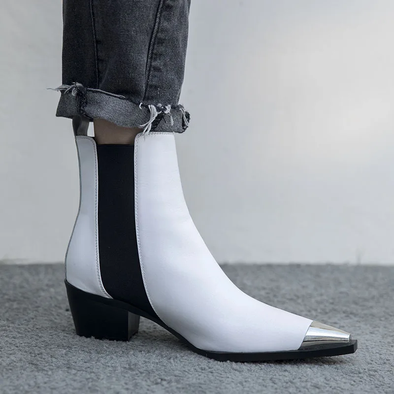 Trendy brand women boots white and black color Europe popular young girl ankle boots