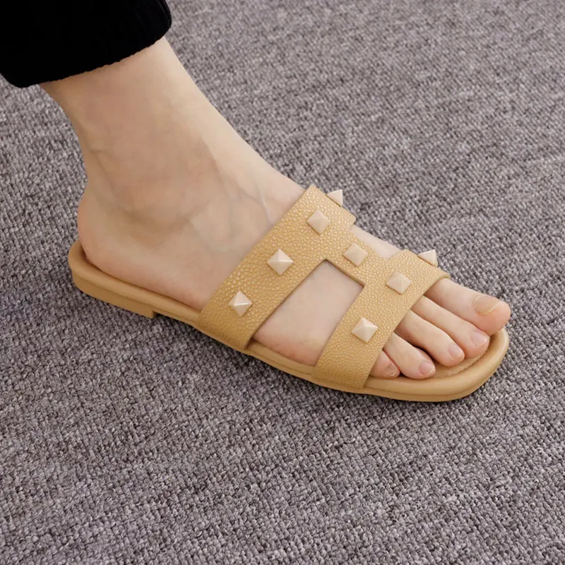 Summer Rivet Latest Trendy Ladies Sandals Non-Slip Peep Toe Female Casual Flat Beach Shoes Top Brand Women Sandals And Slippers