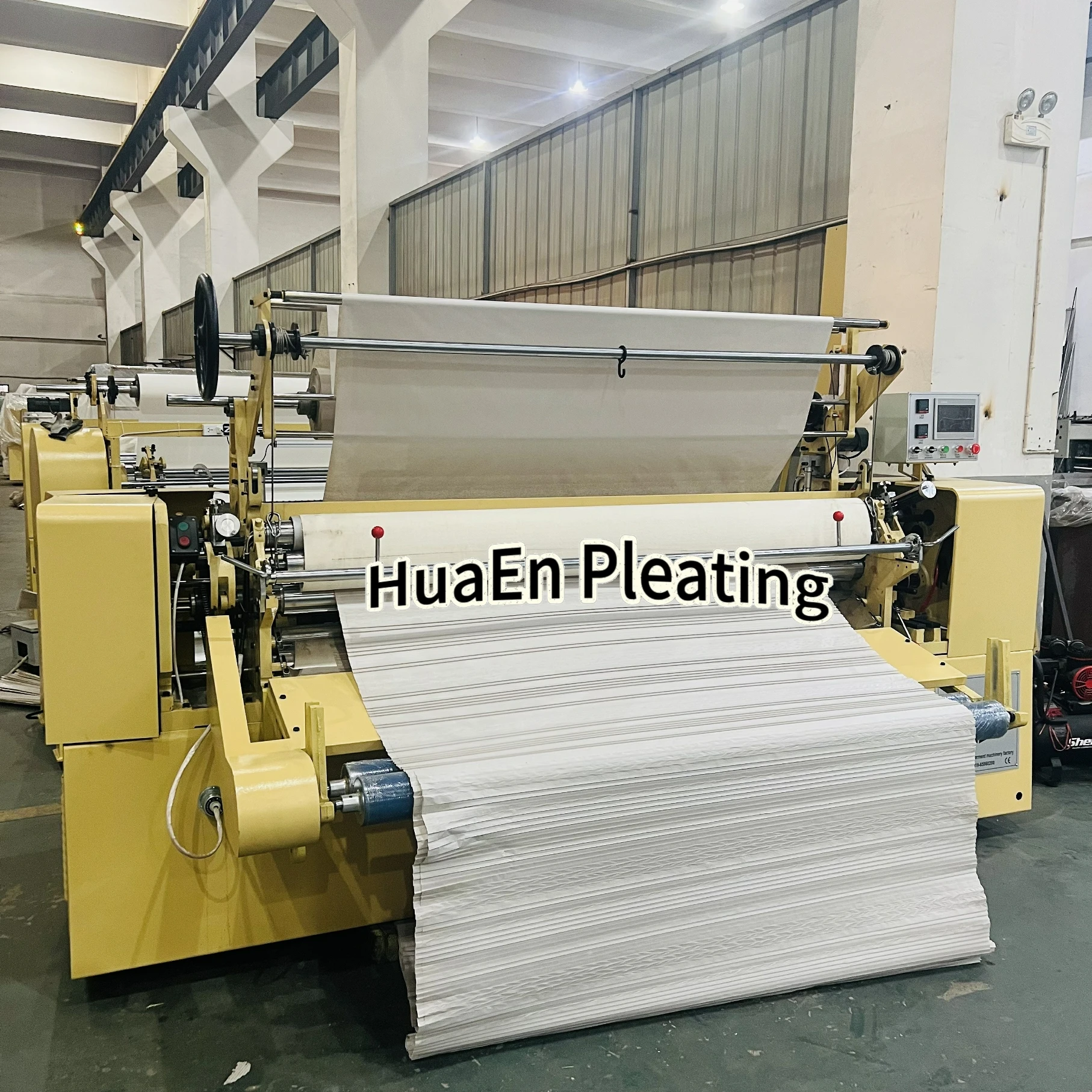 Jiangsu Changzhou HuaEn flat harlequin side box viscose fabric velvet textile cloth Pleating machine for dress