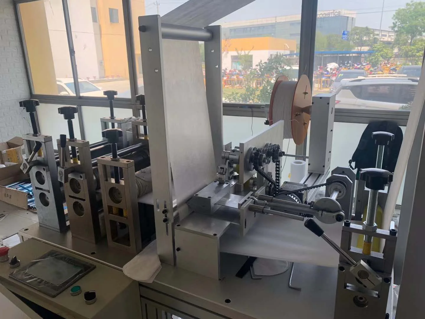 Servo System Full Automatic Nonwoven Disposable Medical Dust Mask Making Machine For 3Ply Mask